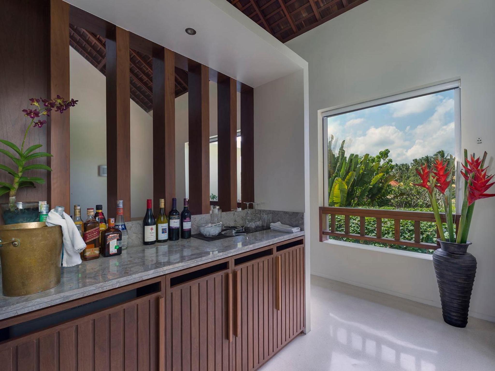 Three-Bedroom Villa with Private Pool and Garden View with Free Benefit - Photo 22