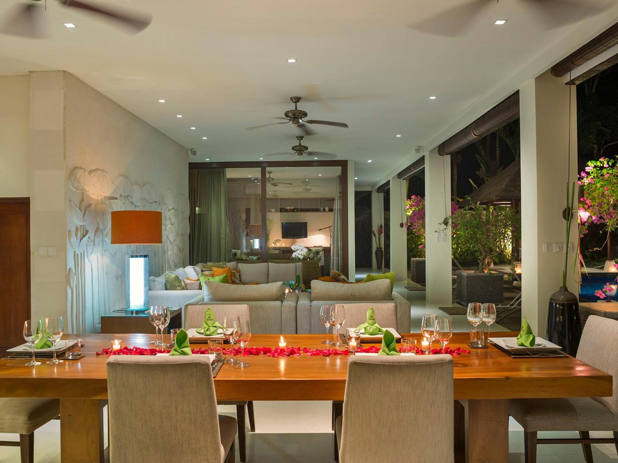 Three-Bedroom Villa with Private Pool and Garden View with Free Benefit - Photo 19