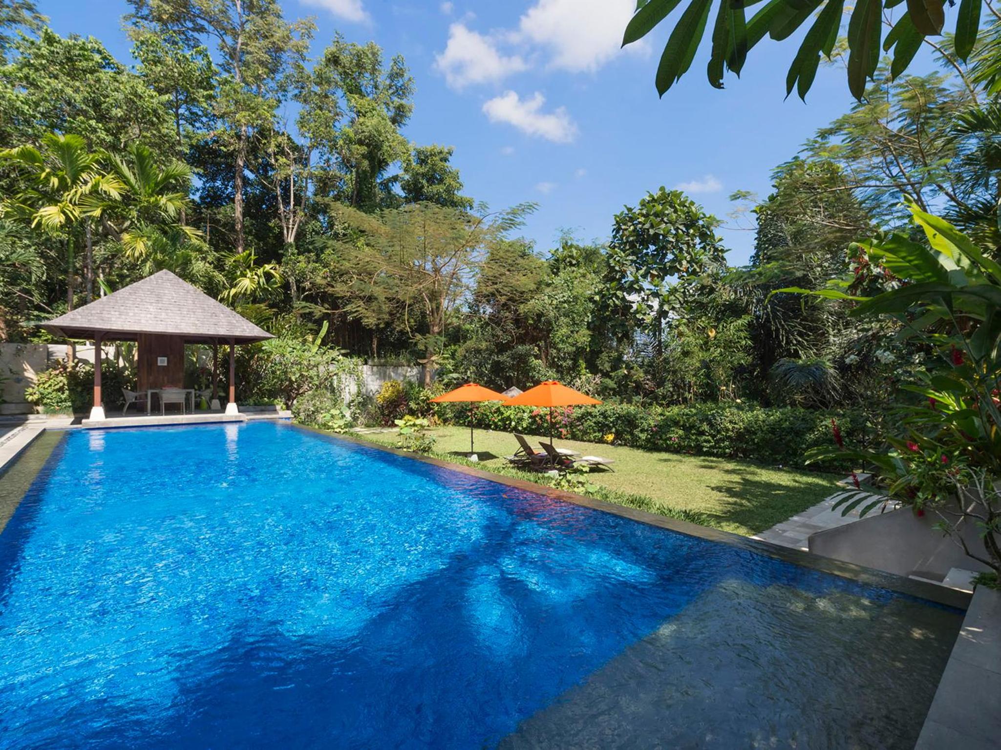 Three-Bedroom Villa with Private Pool and Garden View with Free Benefit - Photo 6