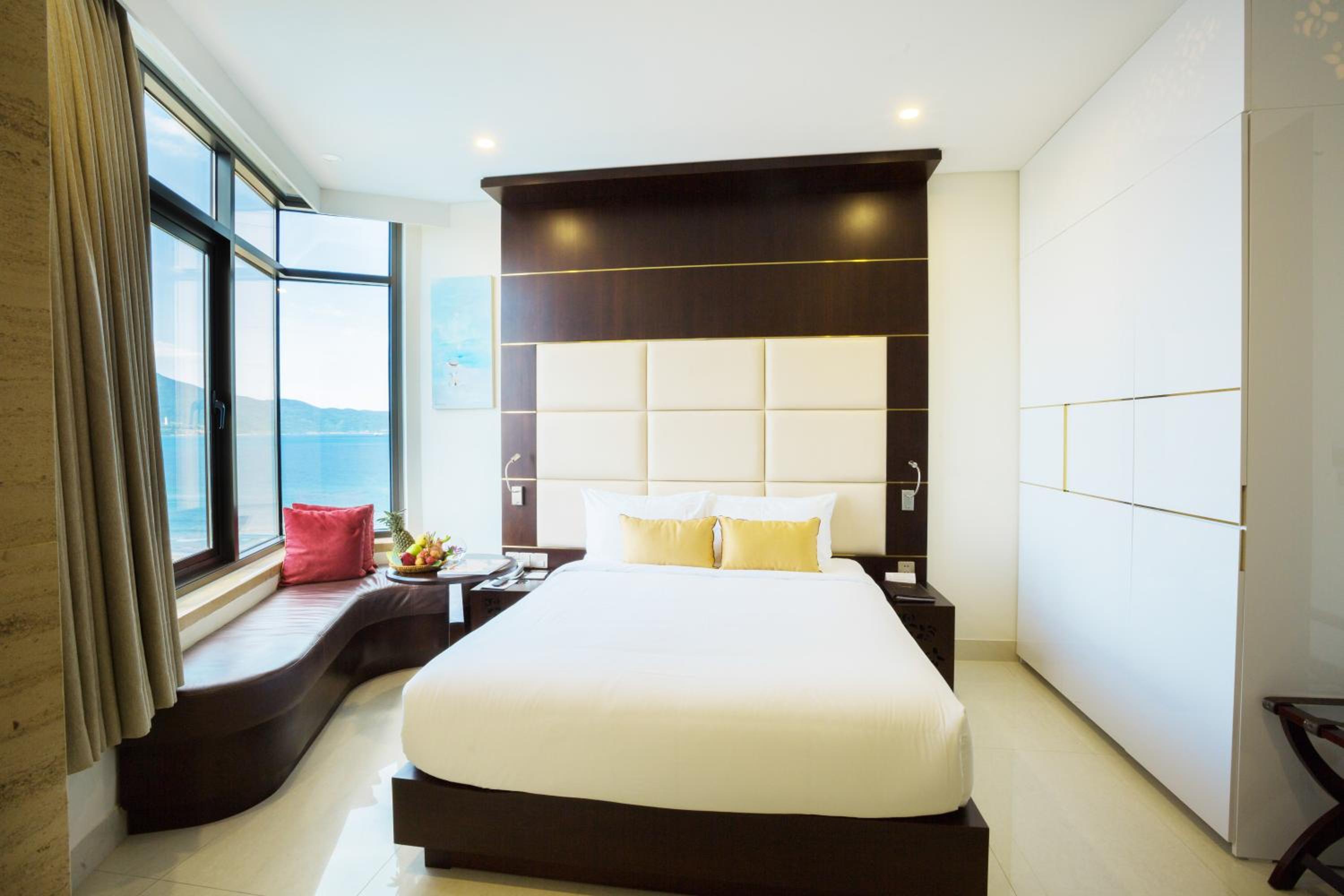 Senior Deluxe Double Room - High Tea included photo 3