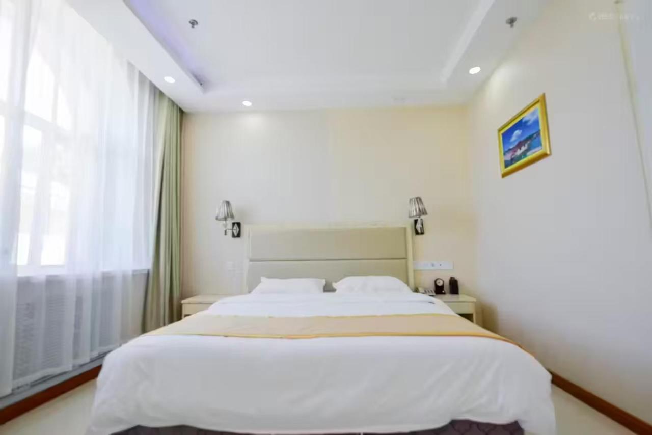 Queen Room photo 1