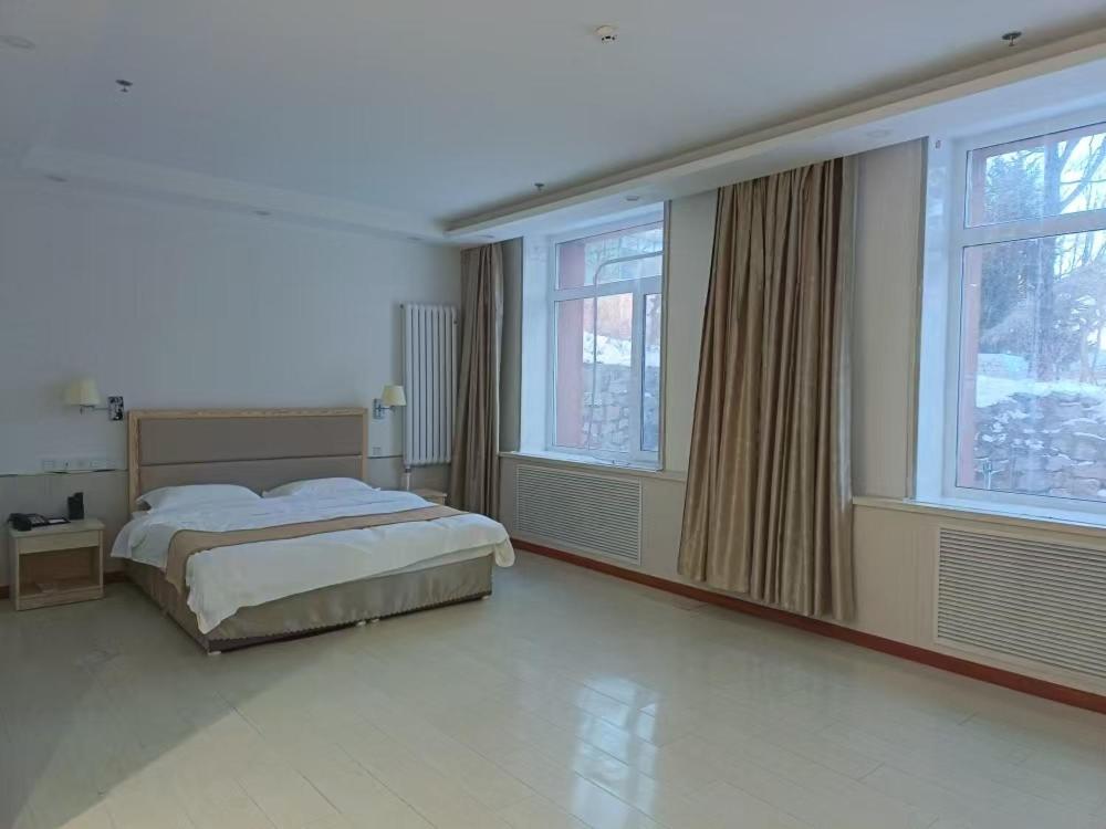 Queen Room photo 3