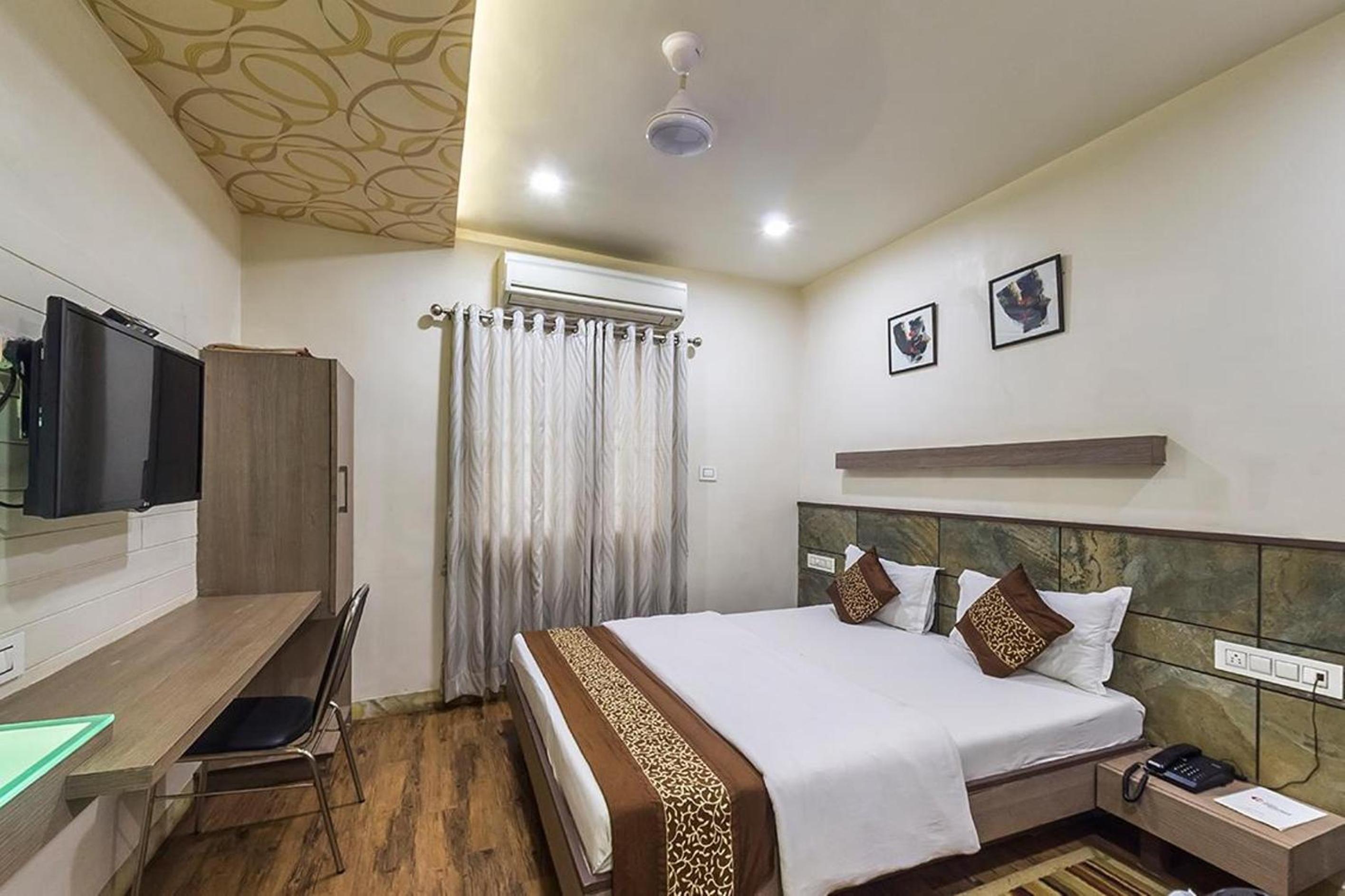 Deluxe Double Room - Photo 15
