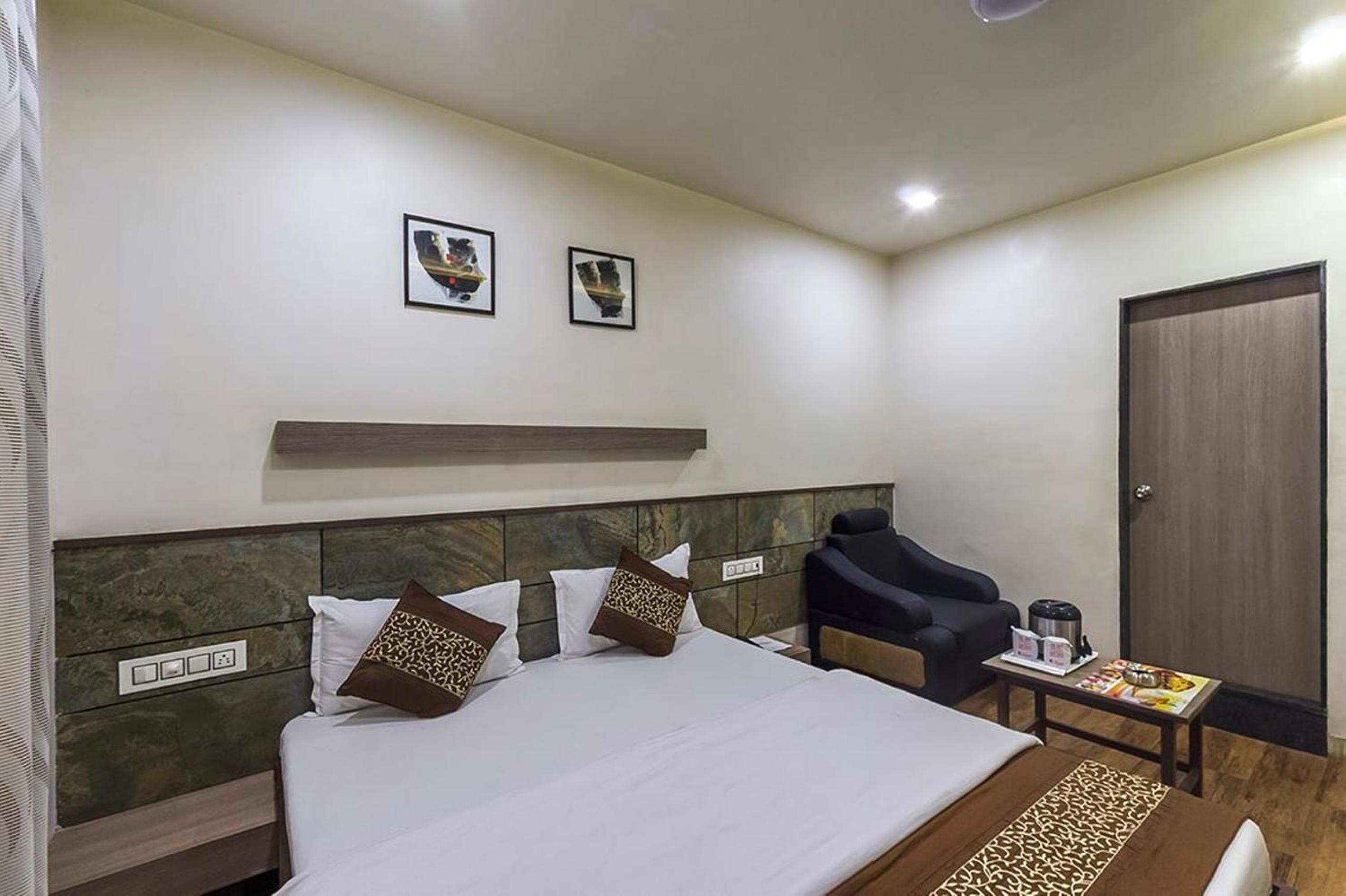 Deluxe Double Room - Photo 16