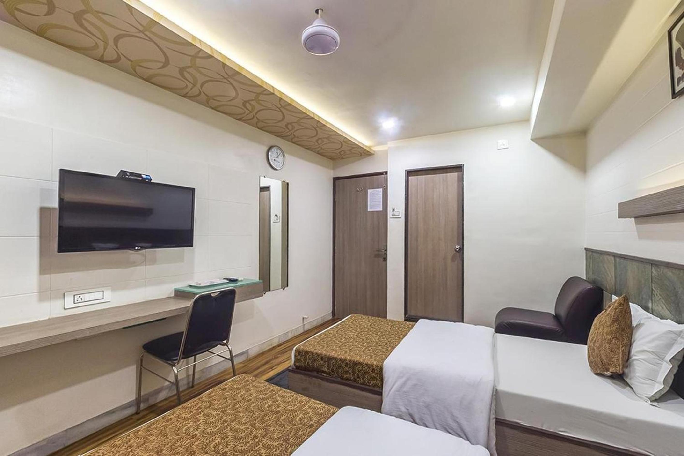 Deluxe Double Room - Photo 13