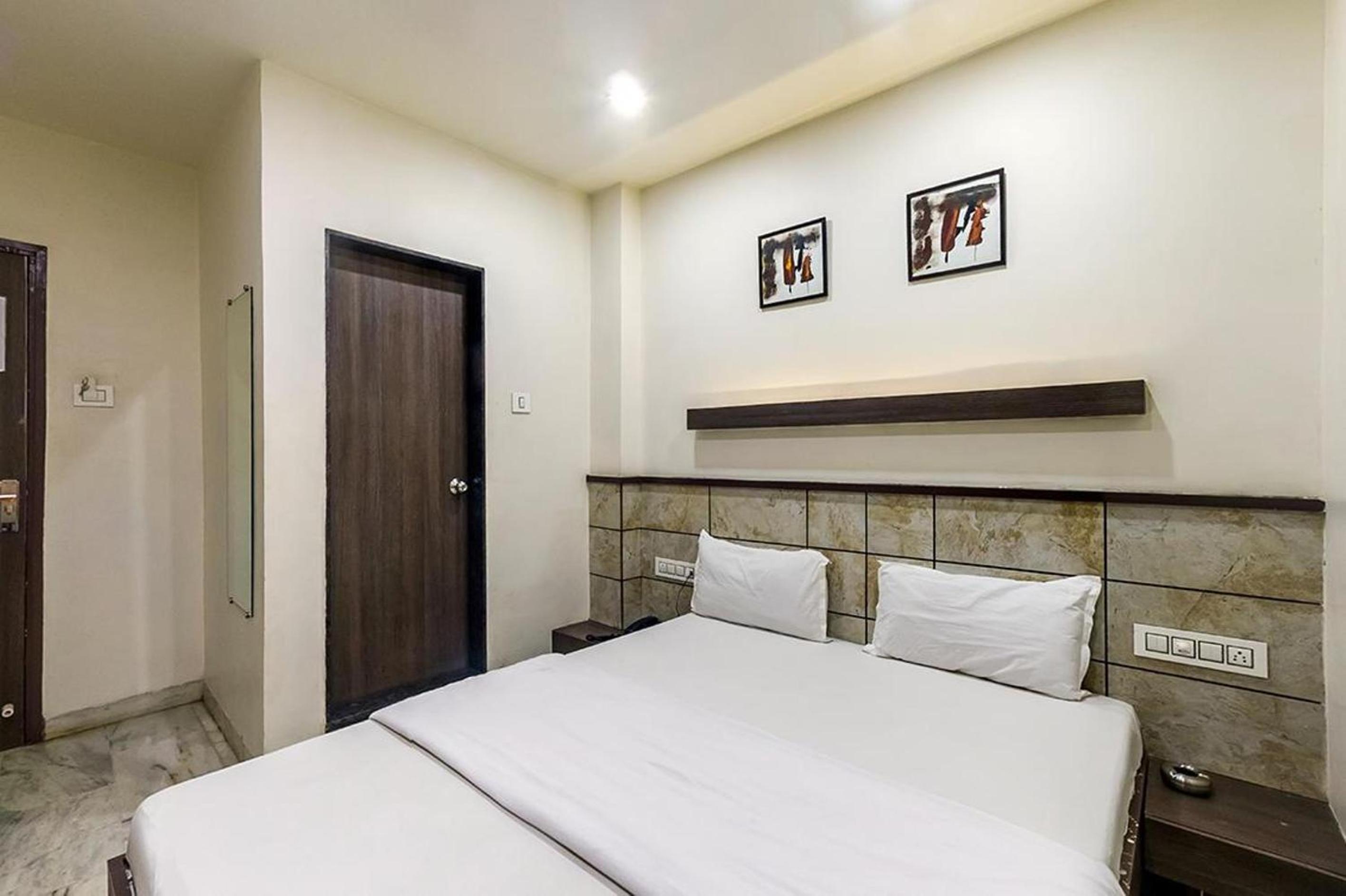 Standard Double or Twin Room - Photo 15