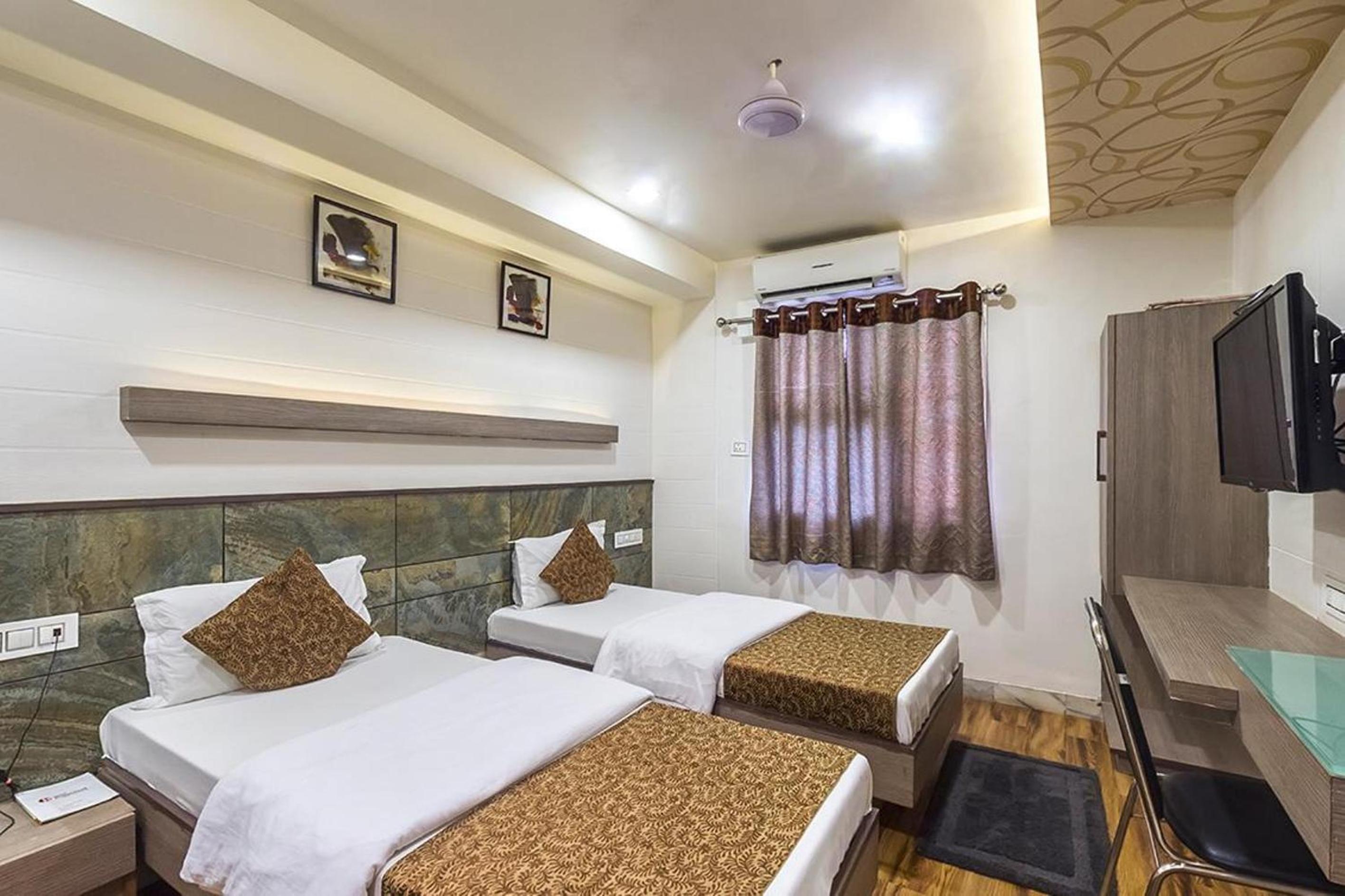 Deluxe Double Room - Photo 12