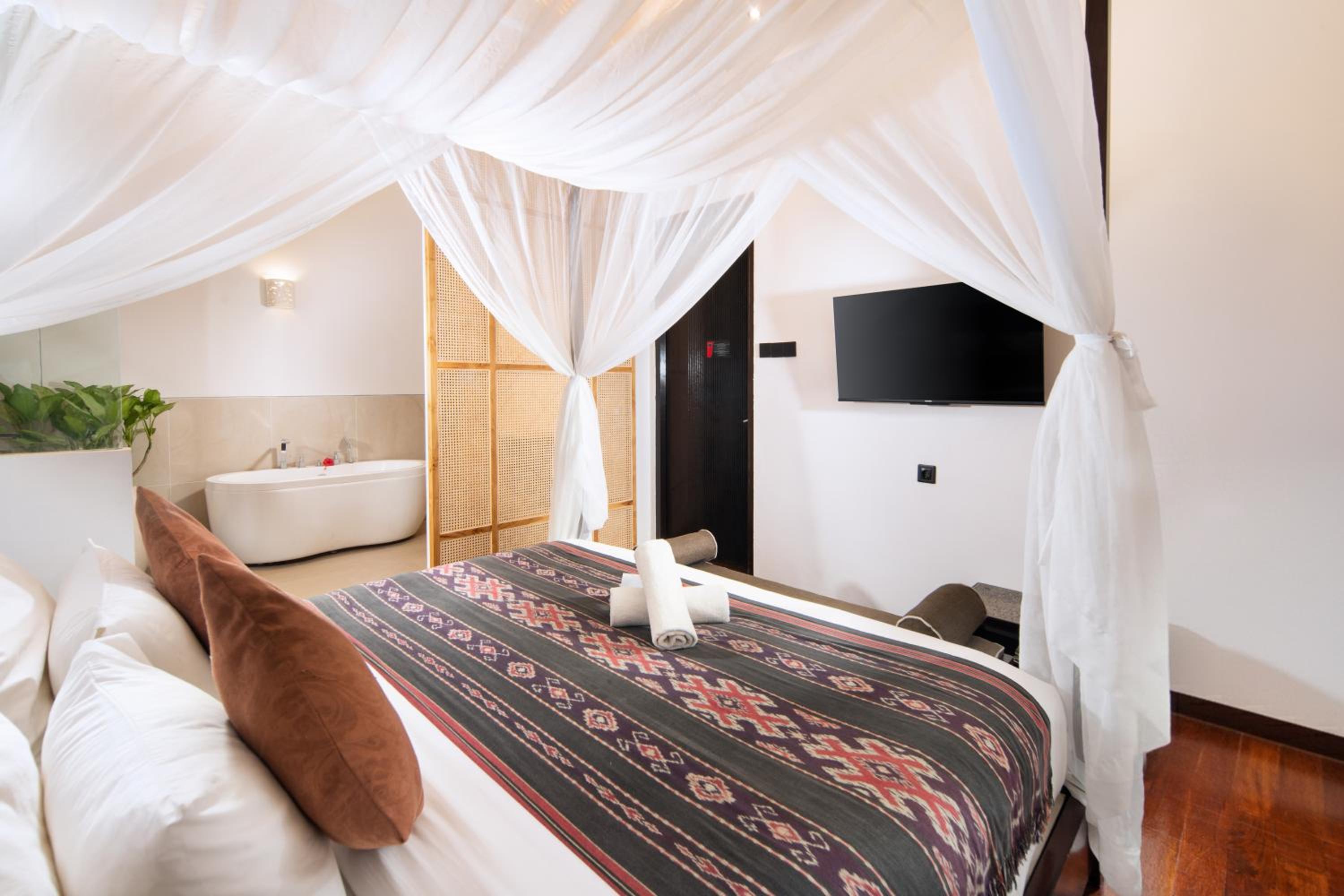 Suite with Private Pool photo 2