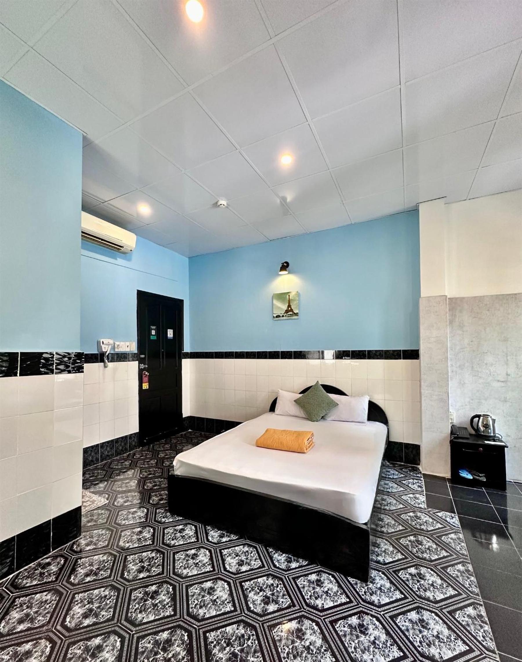 Deluxe Double Room with Balcony photo 2