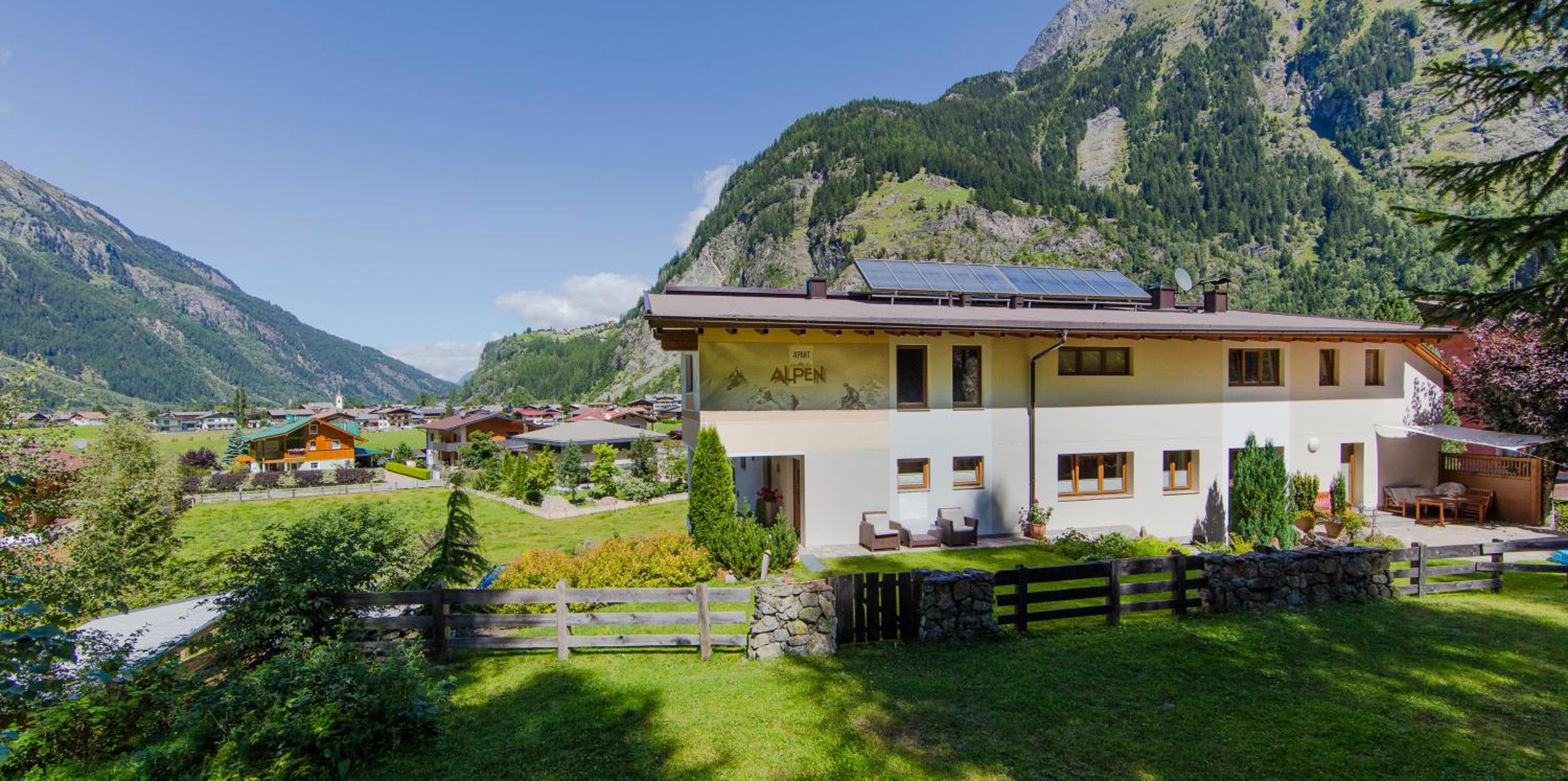 Two-Bedroom Apartment with Mountain View photo 3