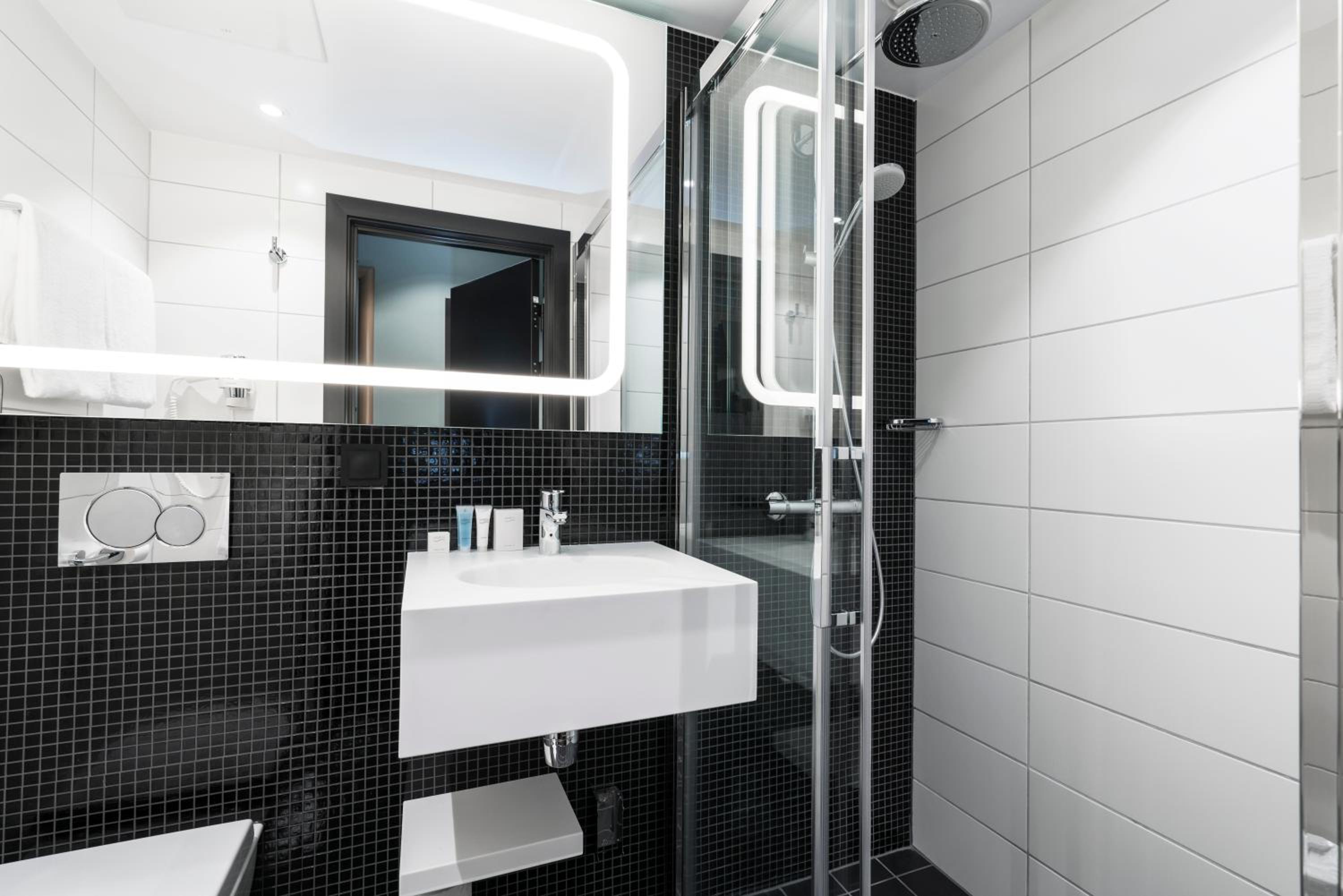 Standard Twin Room - Photo 2