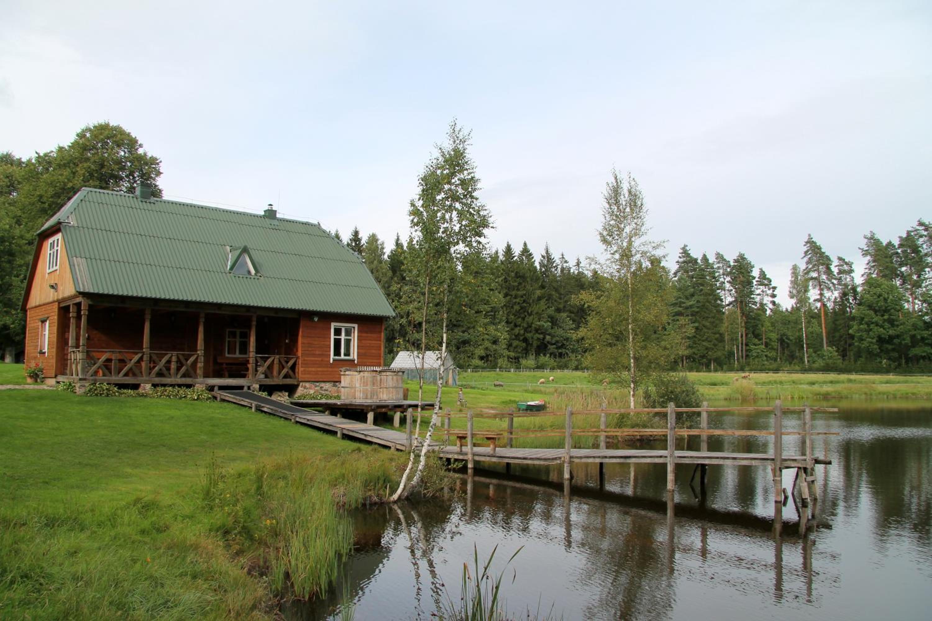 Family Room with Lake View photo 1