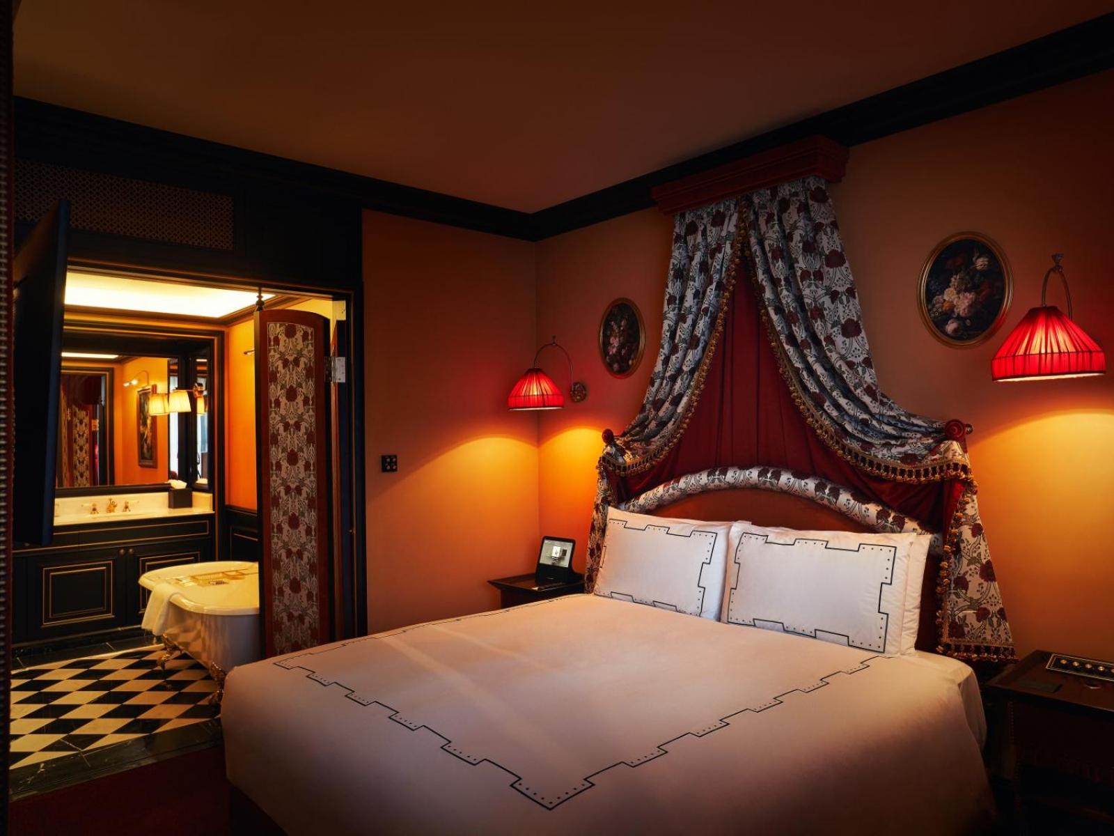 Amour King Room with City View photo 2