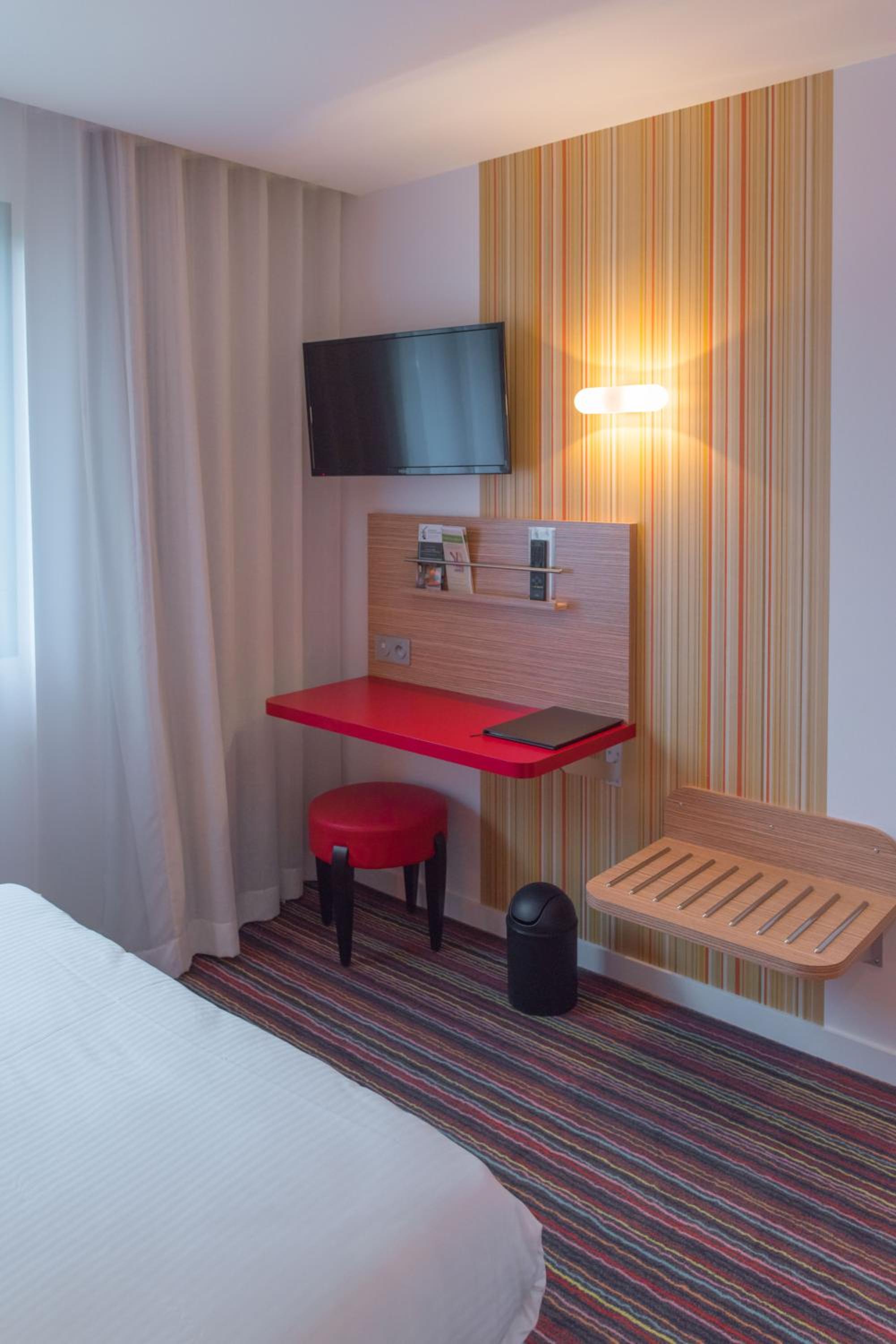 Standard Double Room - Photo 8