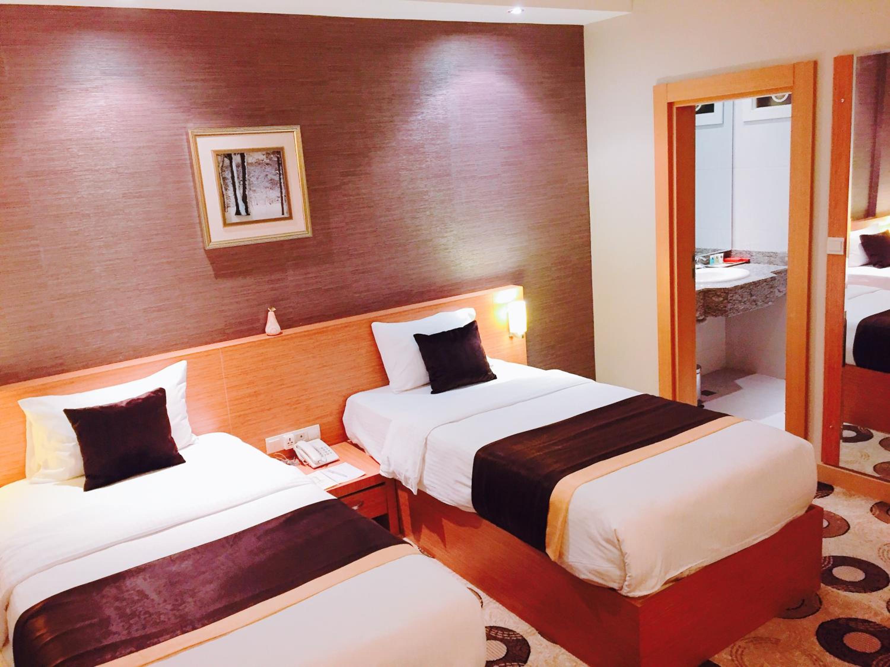 Budget Twin Room - Photo 4