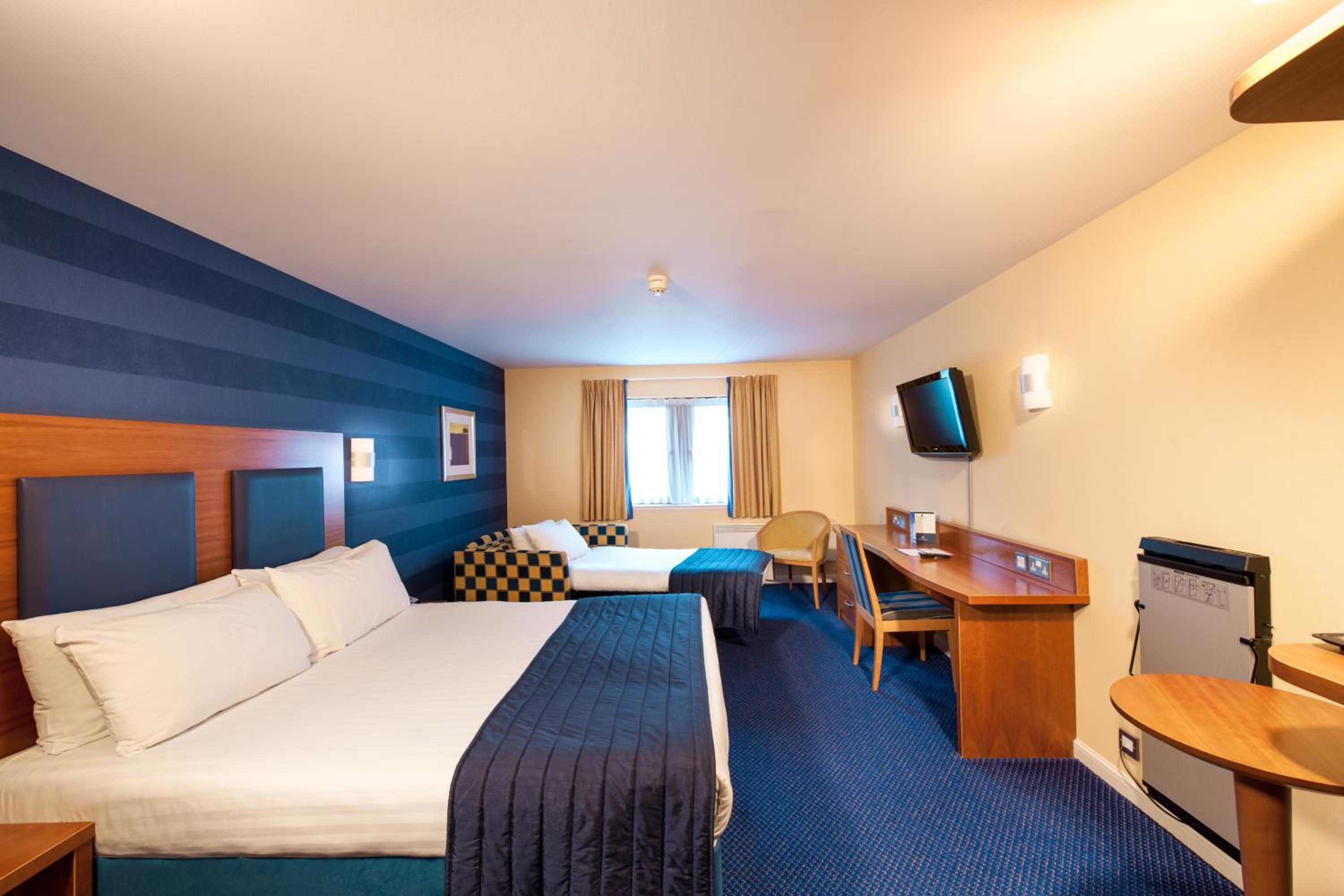Standard Double with Sofa Bed thumbnail 5