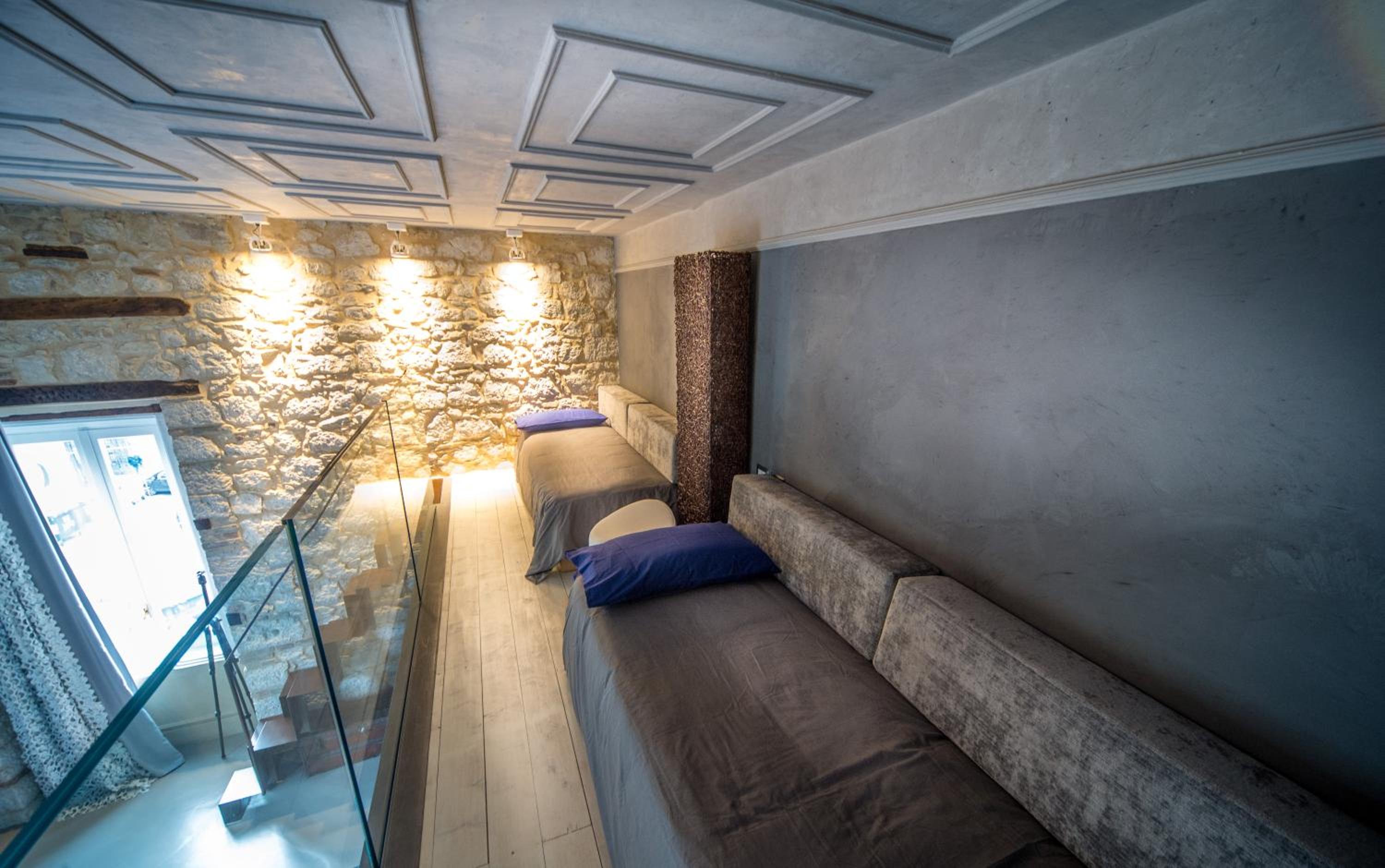 Suite - Photo 25