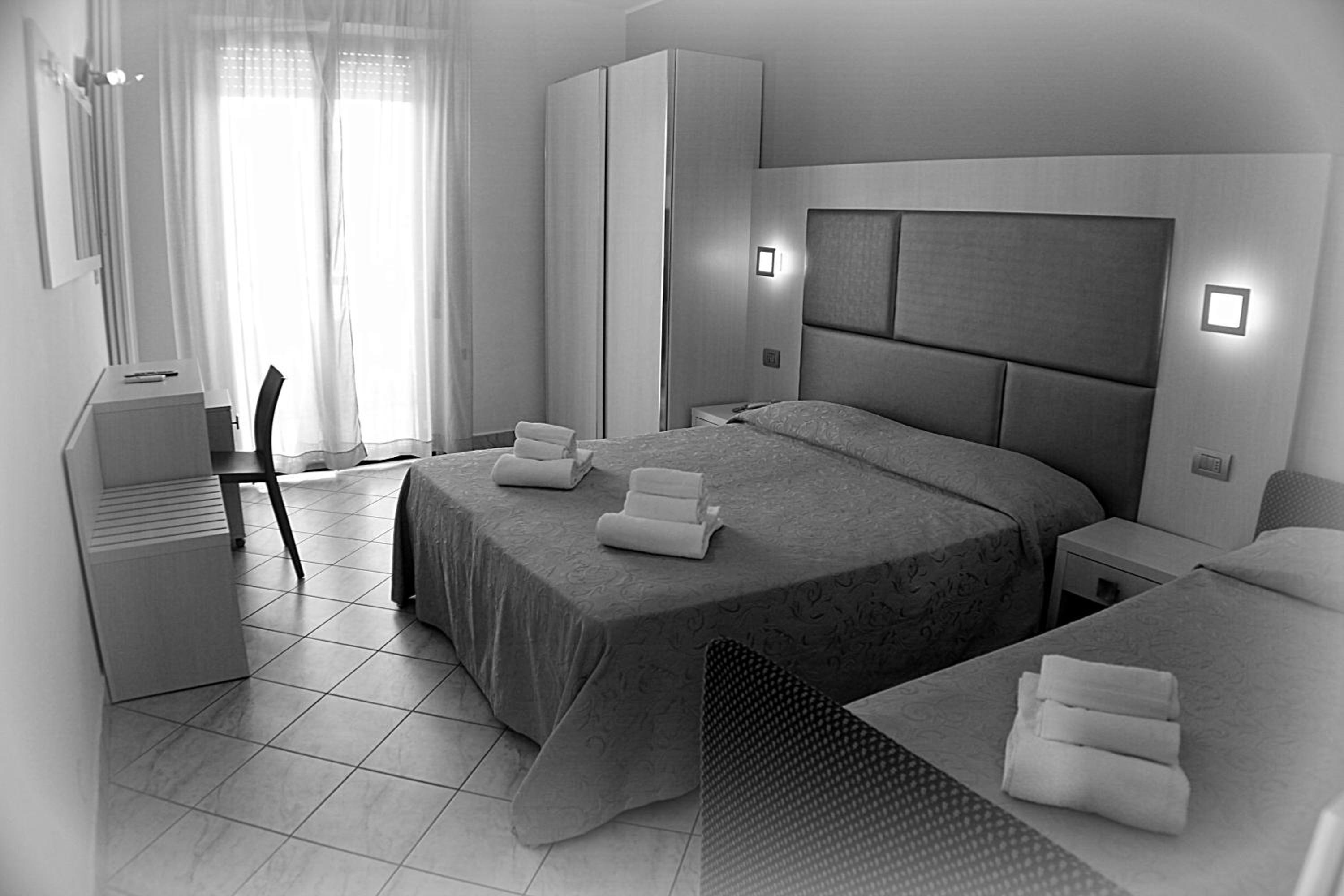 Double or Twin Room with Sea View photo 1