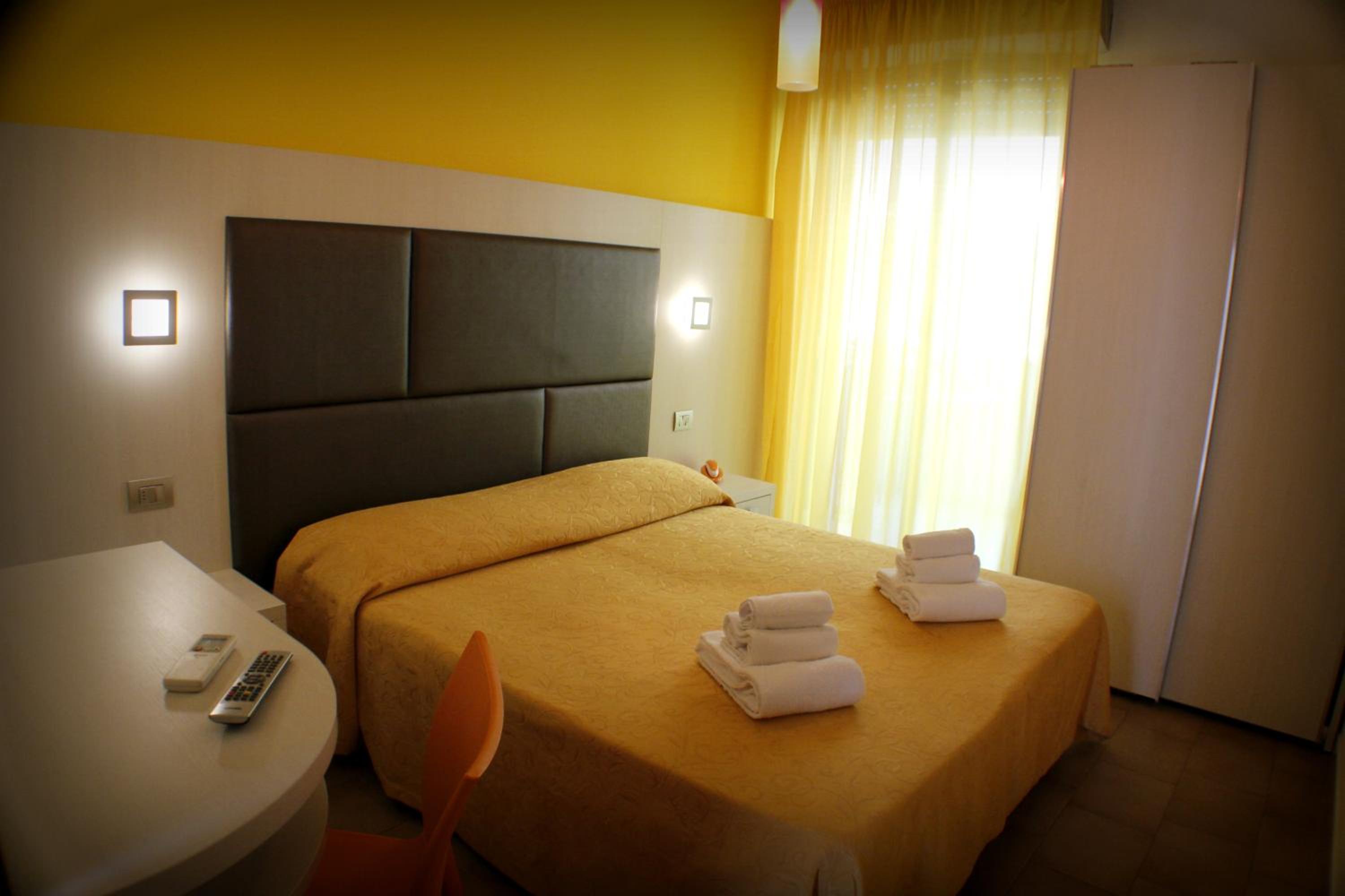 Double or Twin Room with Sea View photo 3