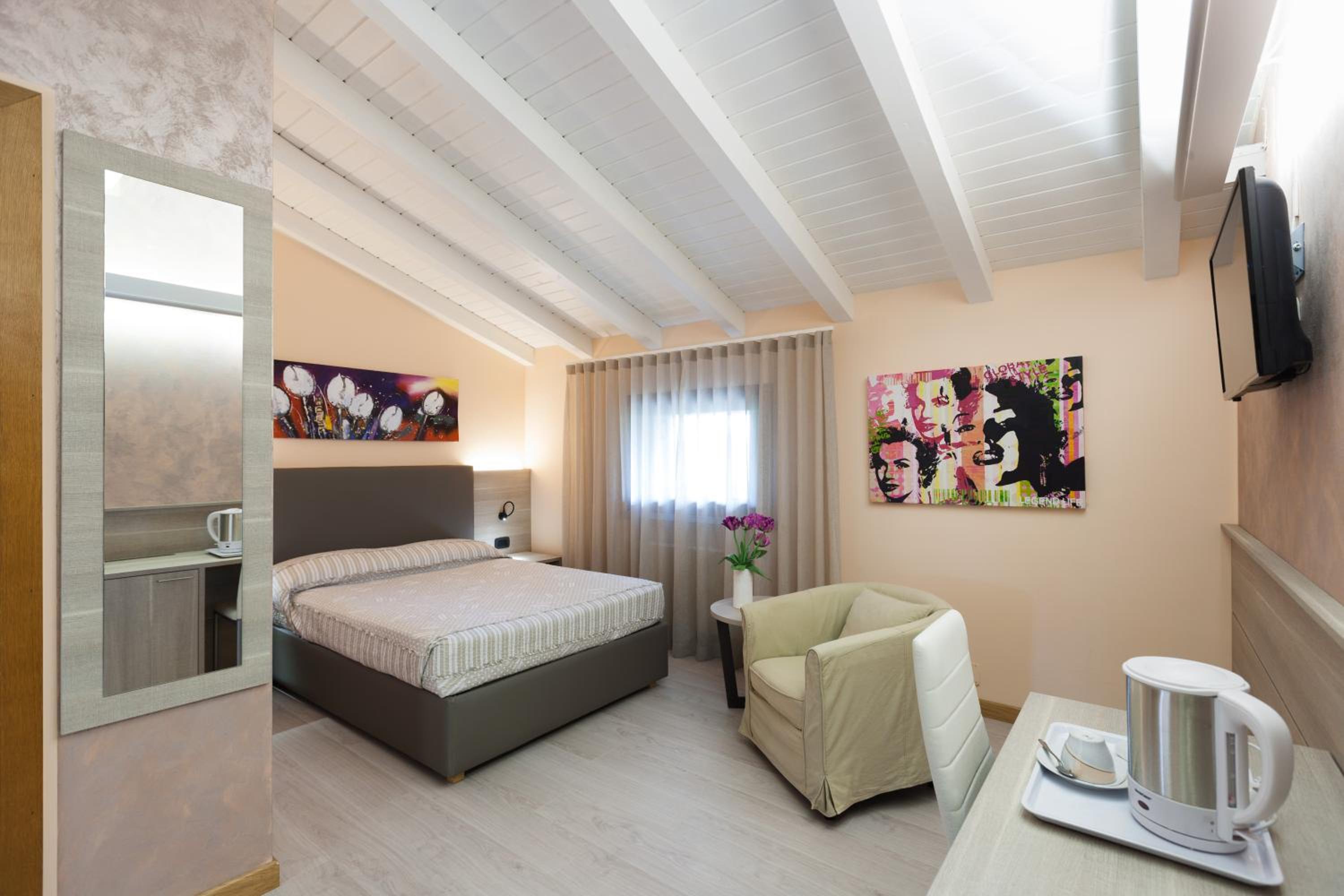 Double Room - Photo 2