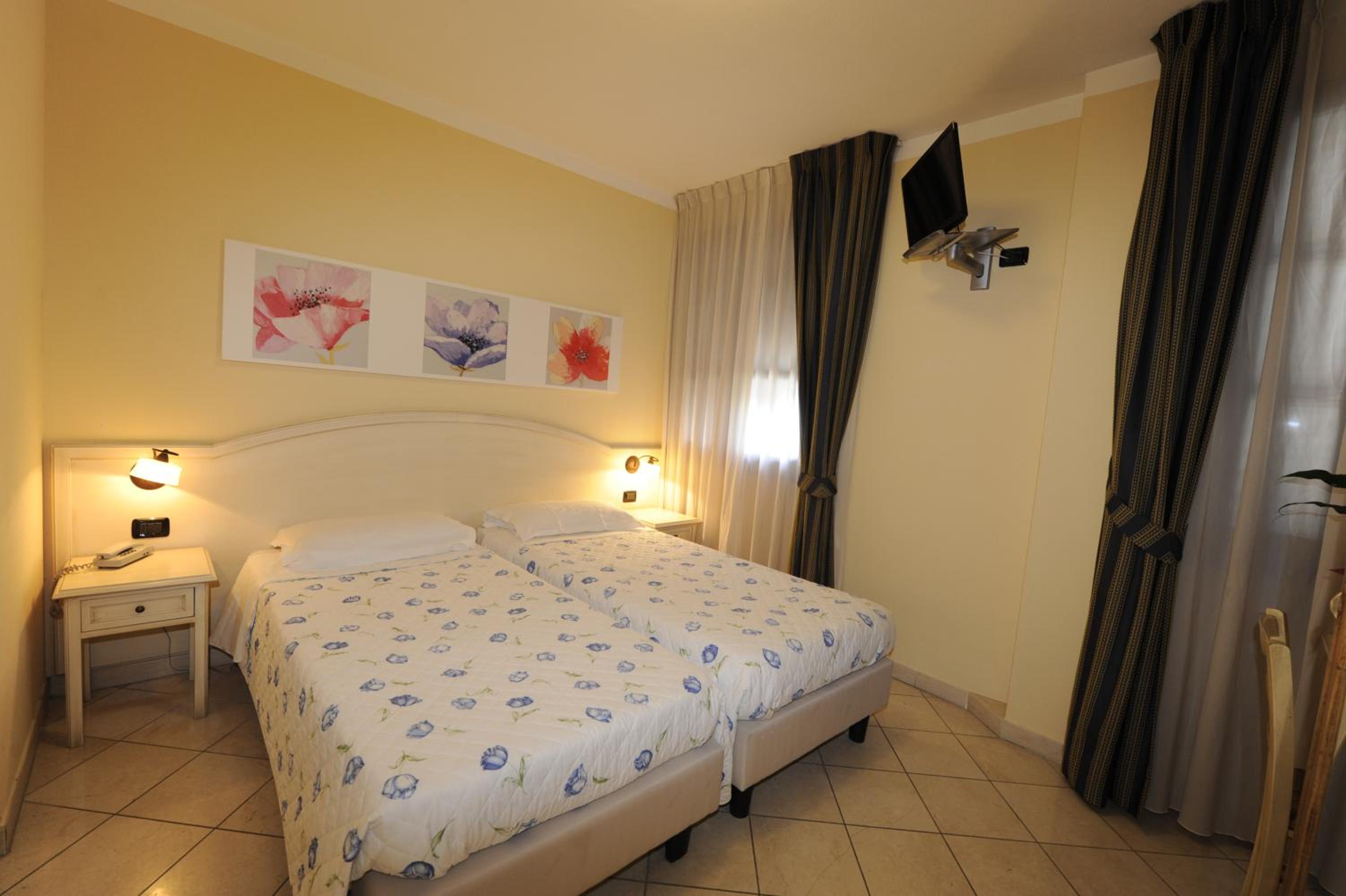Double or Twin Room - Photo 1