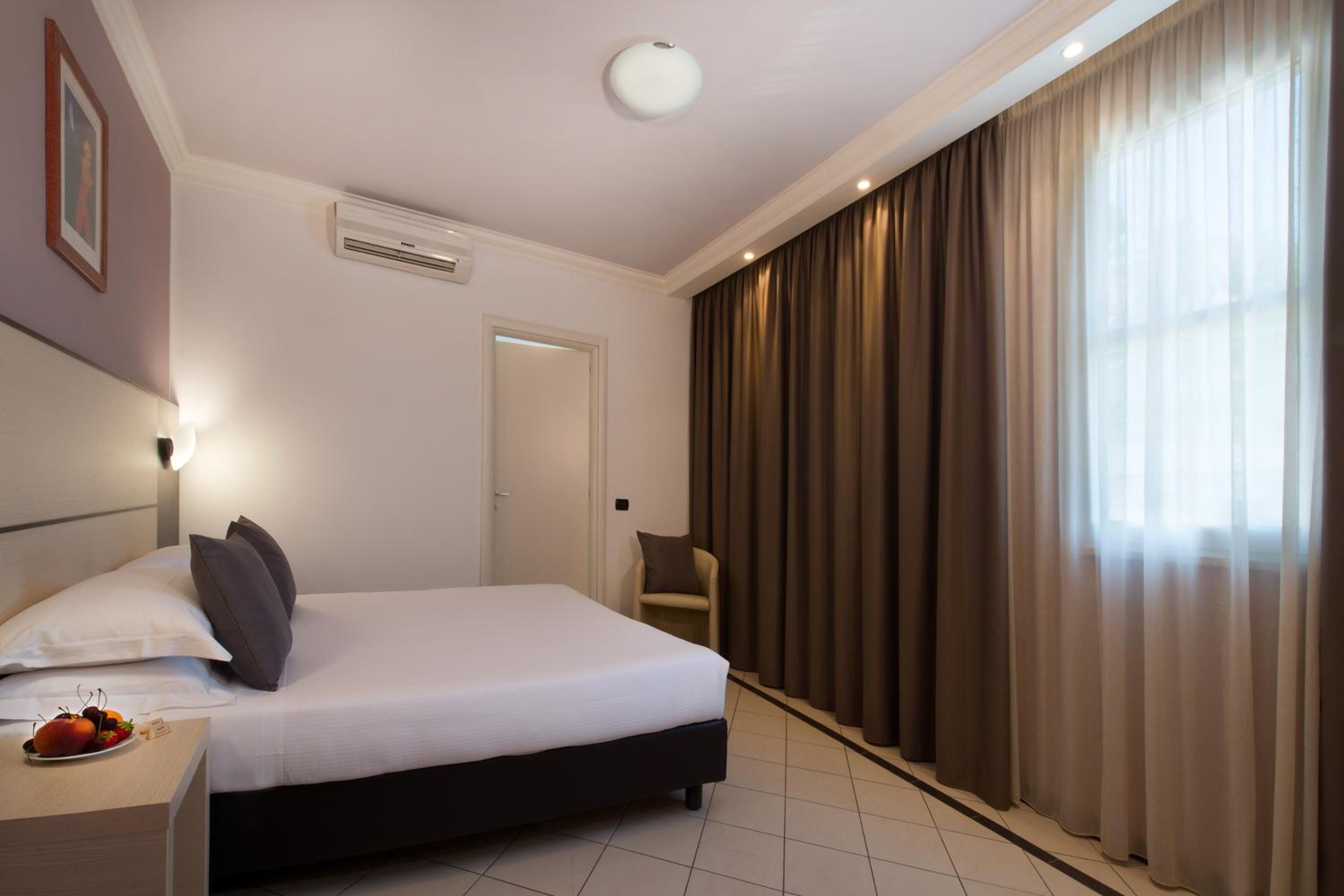 Double Room - Photo 2