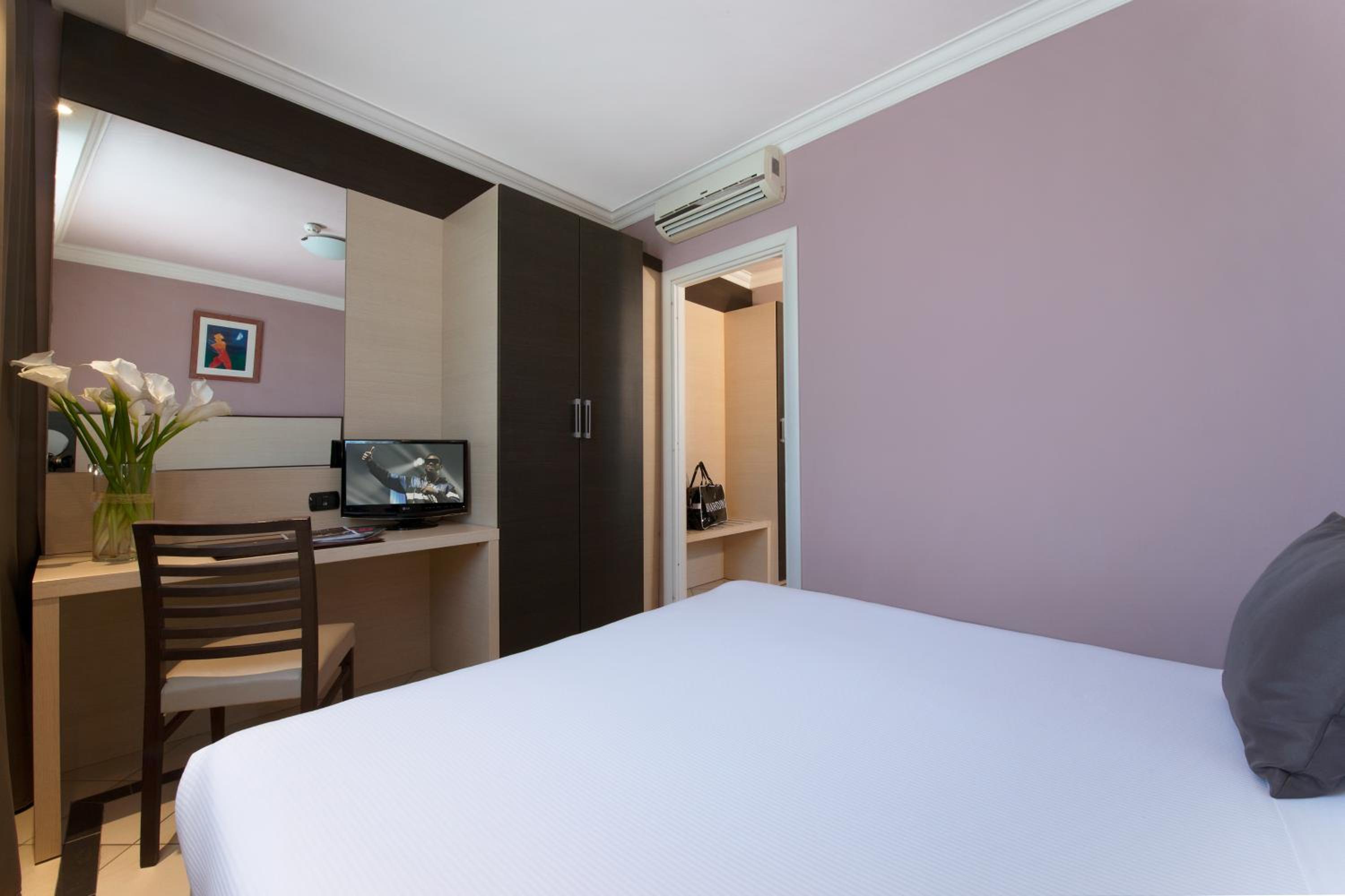 Double Room - Photo 6