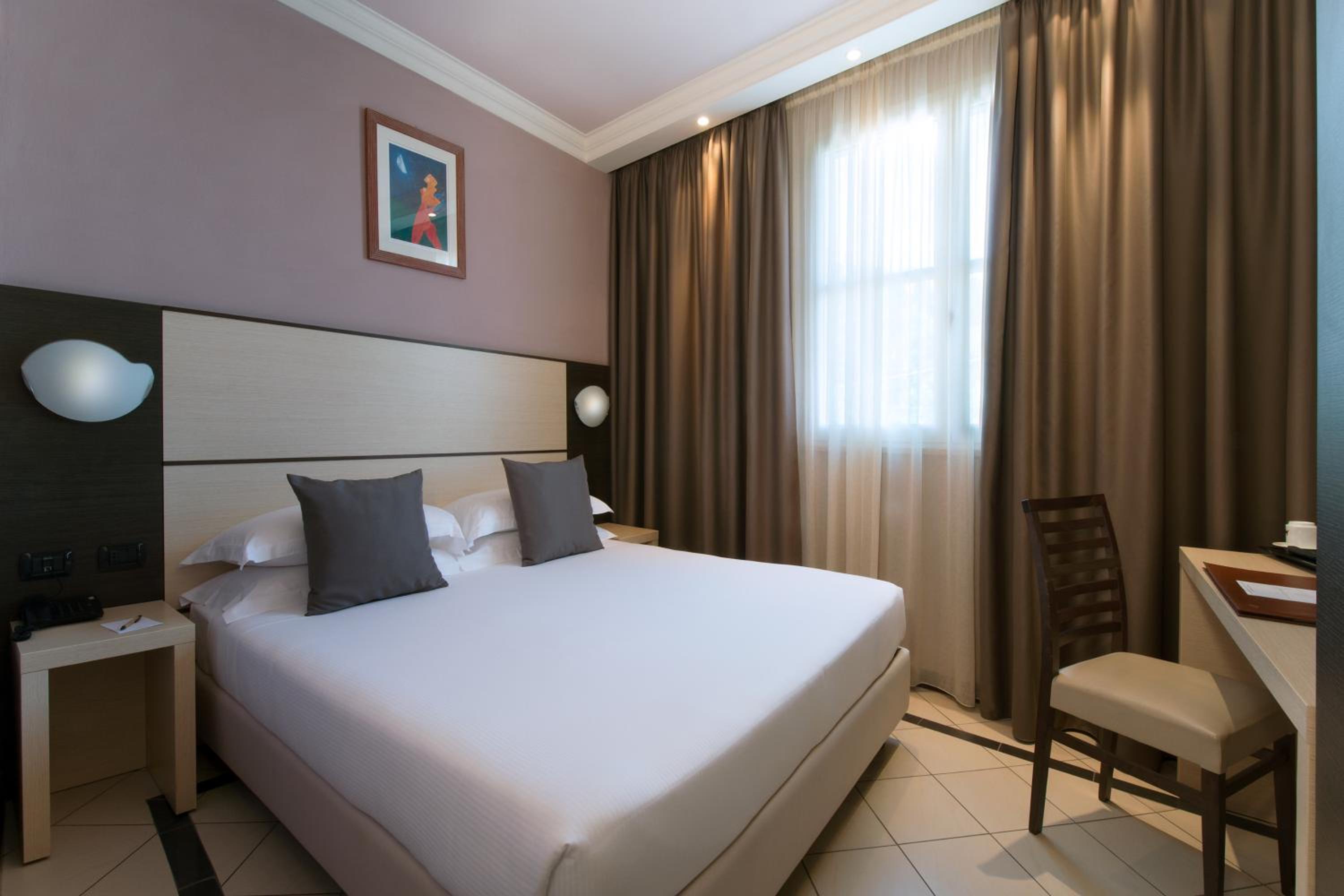 Double or Twin Room - Photo 4