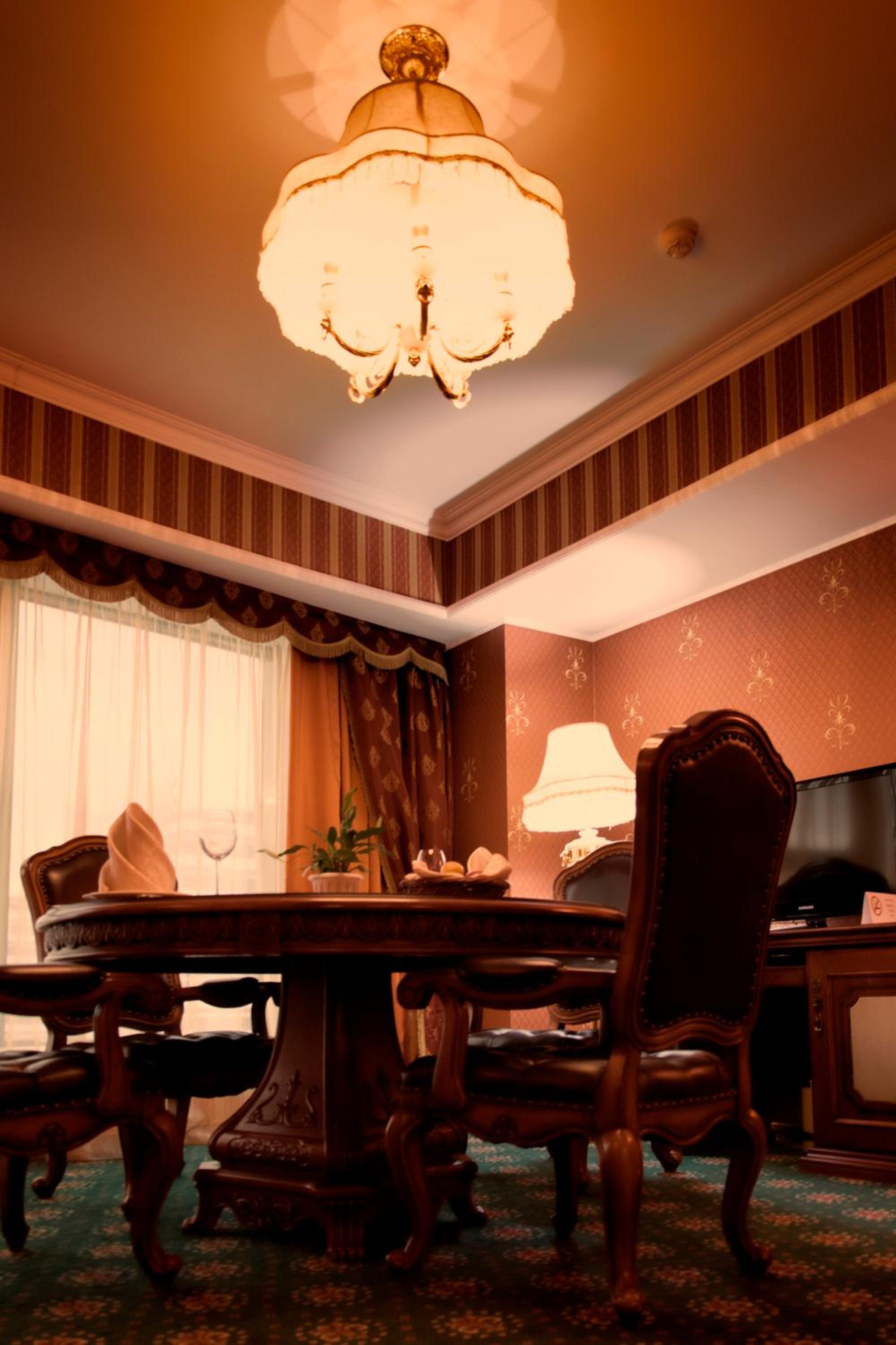 Senior Suite - Photo 3