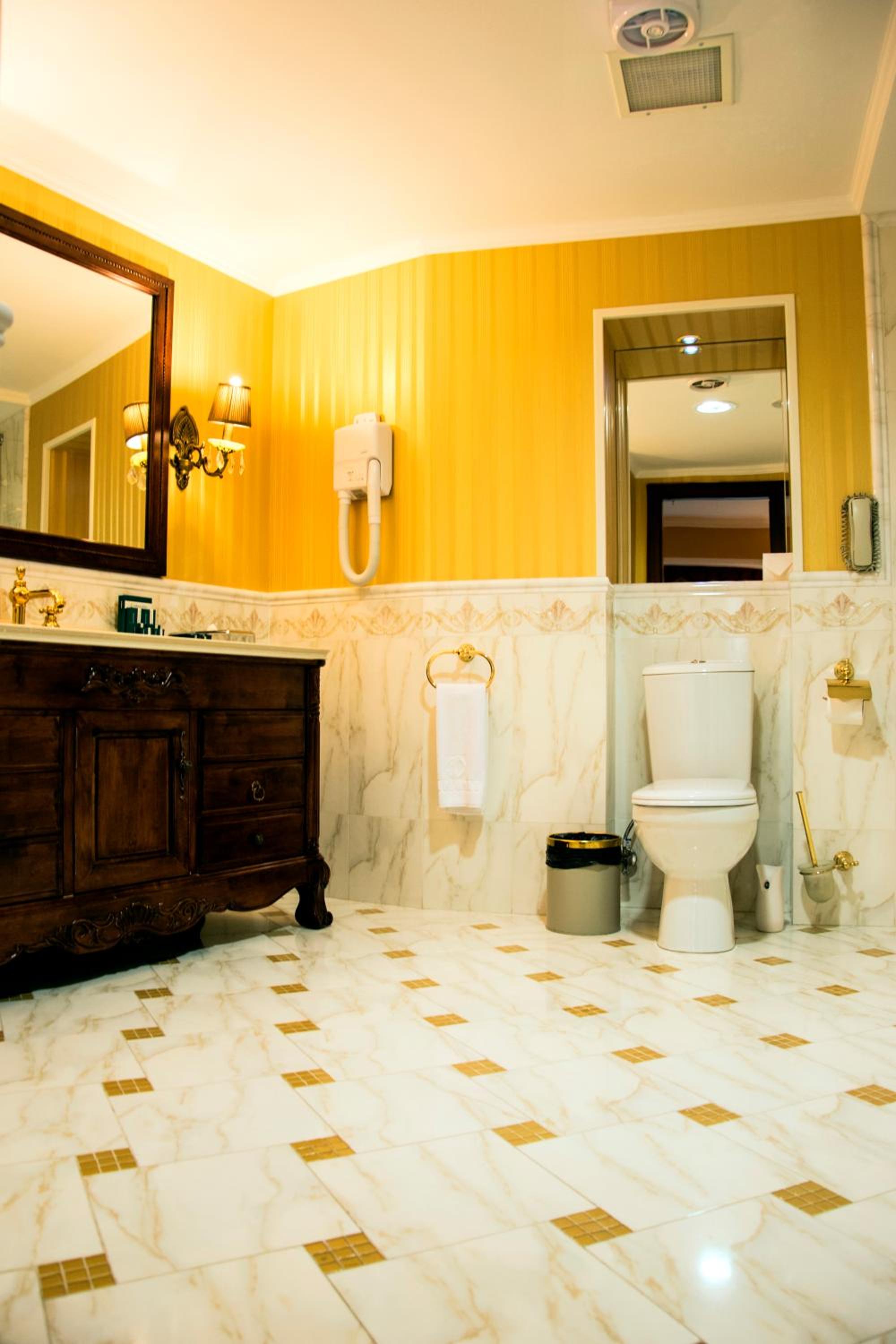 Senior Suite - Photo 4