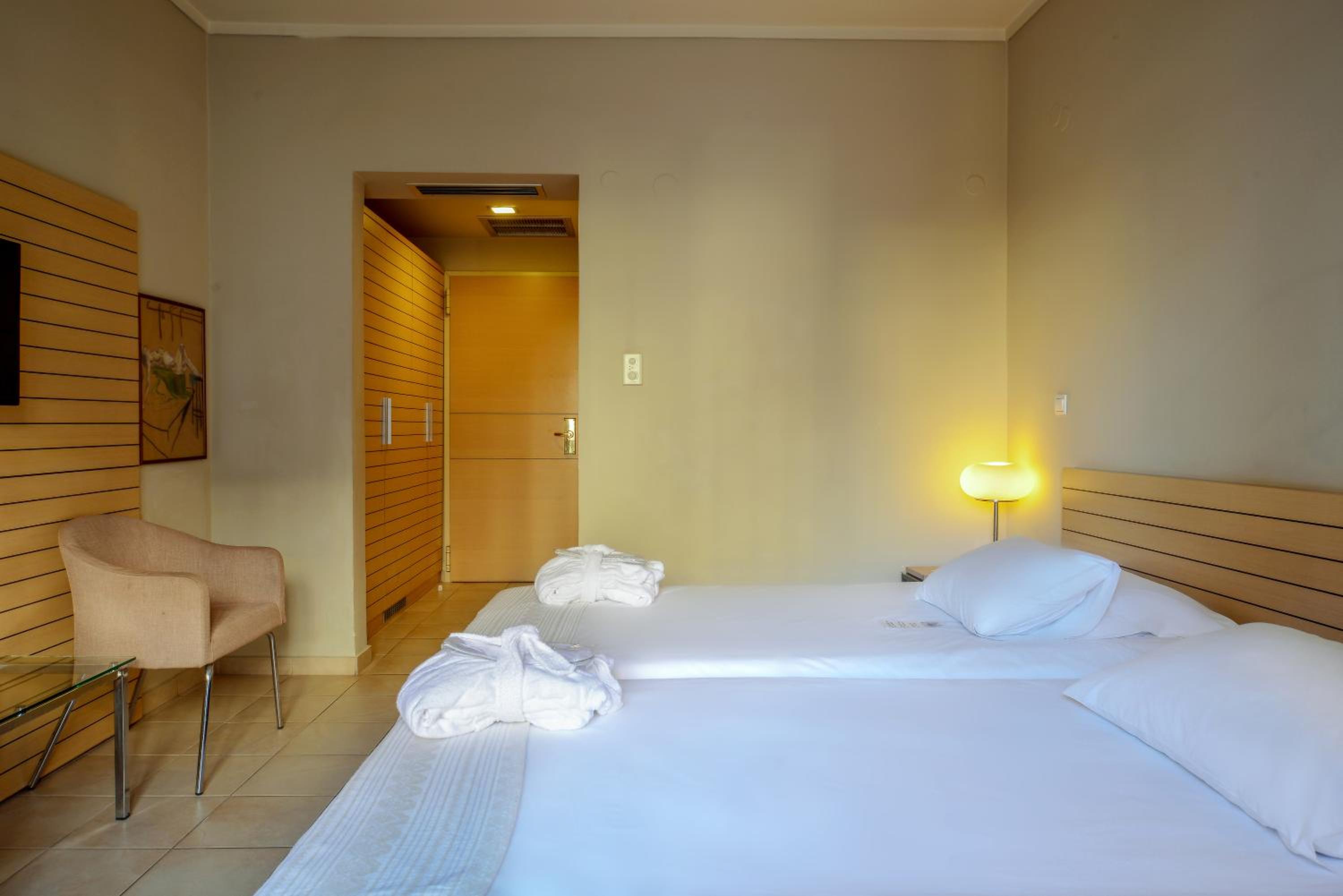 Double Room with City View and Balcony photo 3
