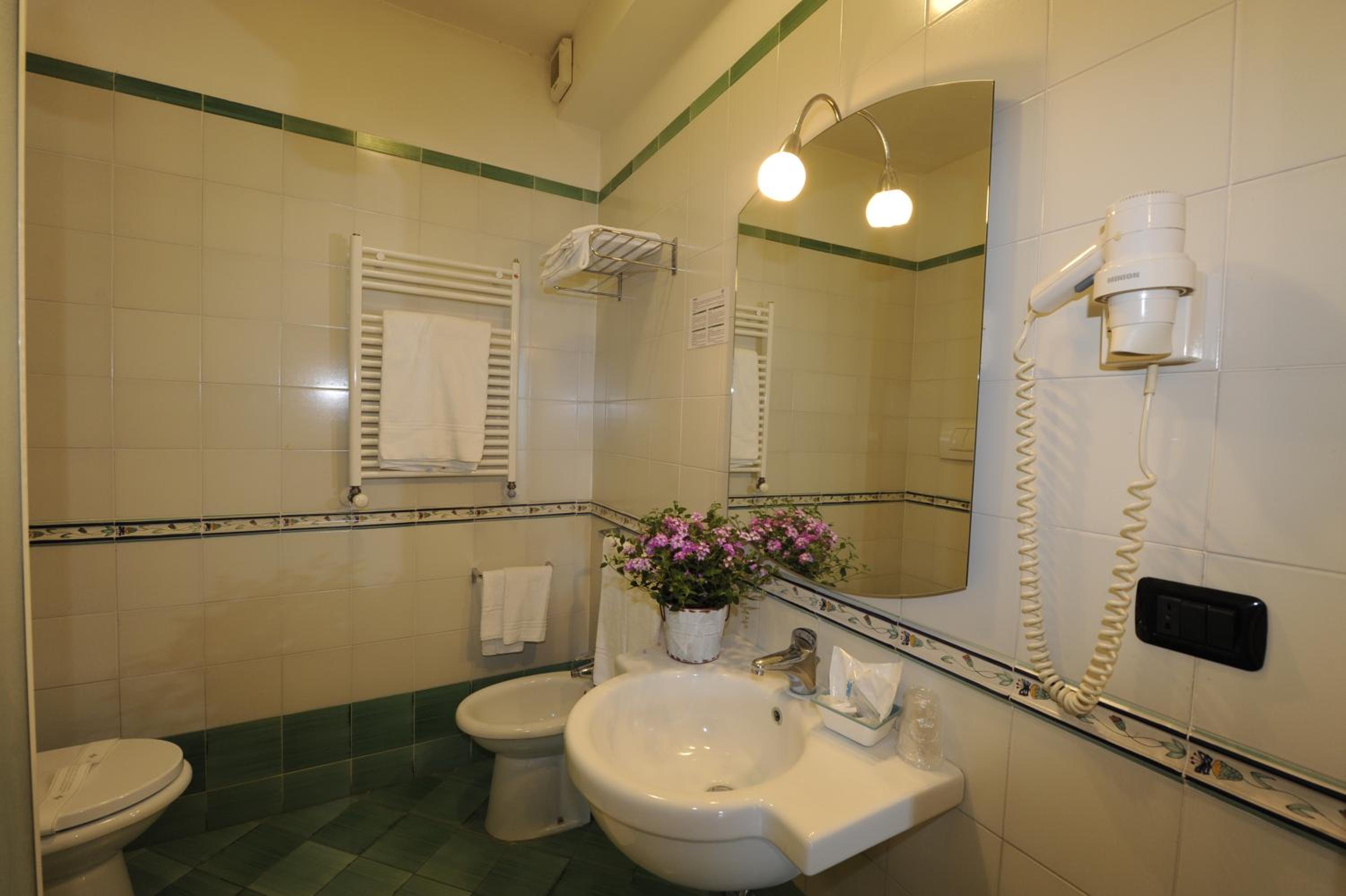 Double or Twin Room - Photo 2