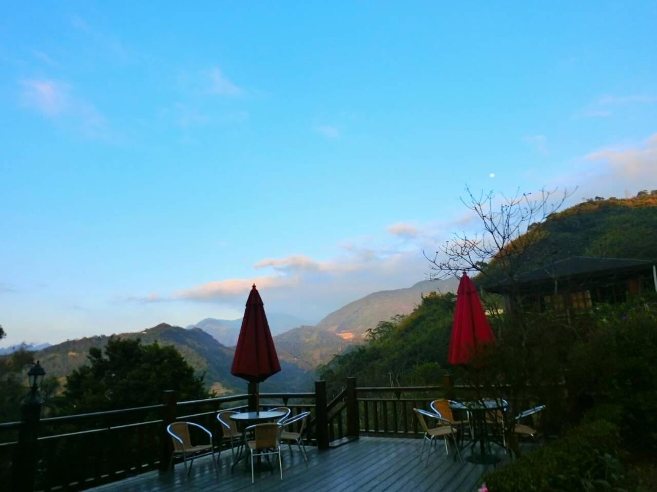 Quadruple Room with Mountain View photo 3