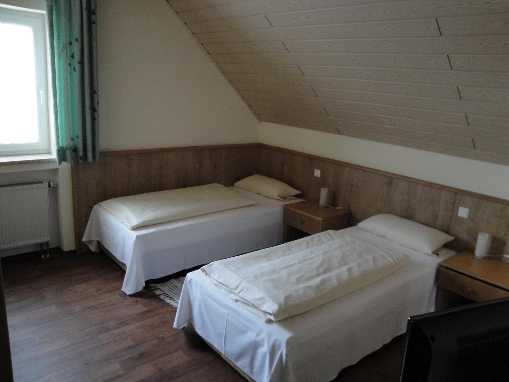 Twin Room - Photo 3