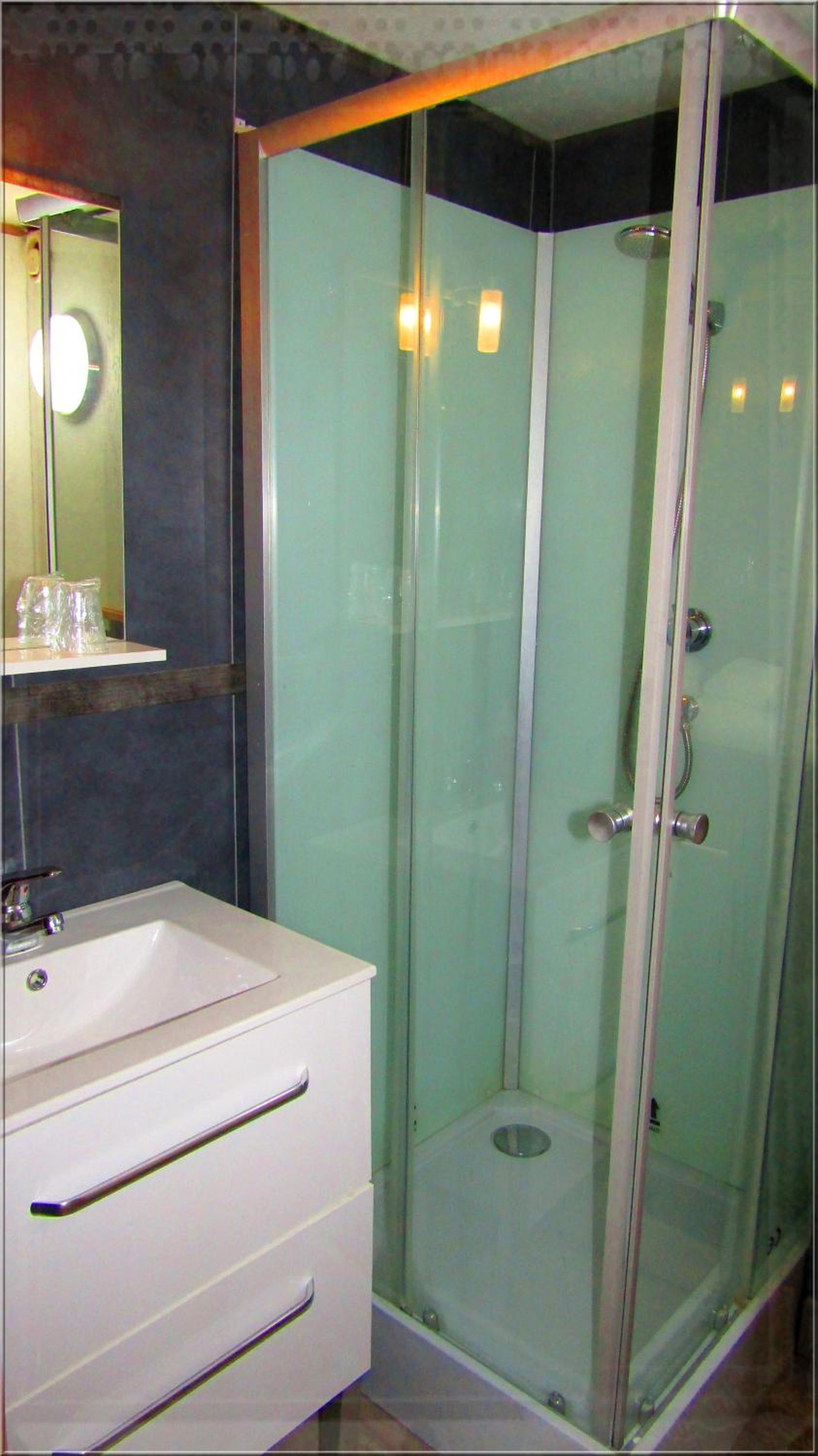 Double Room - Photo 9