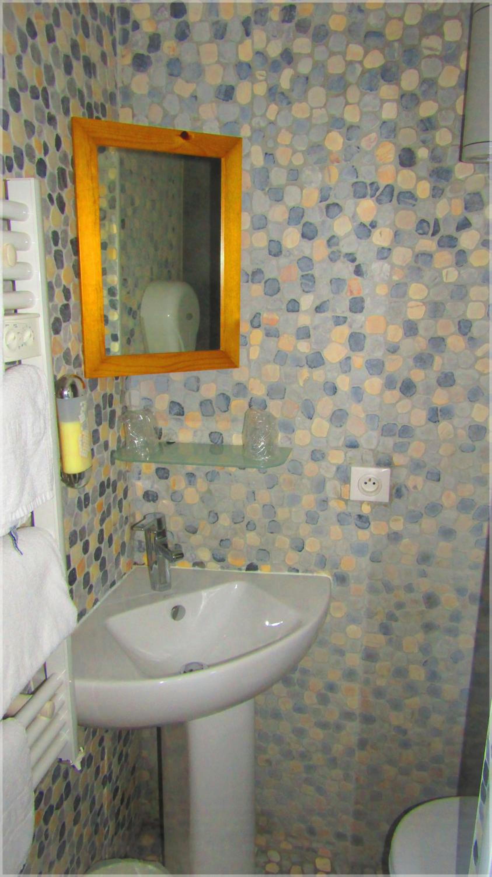 Double Room - Photo 8