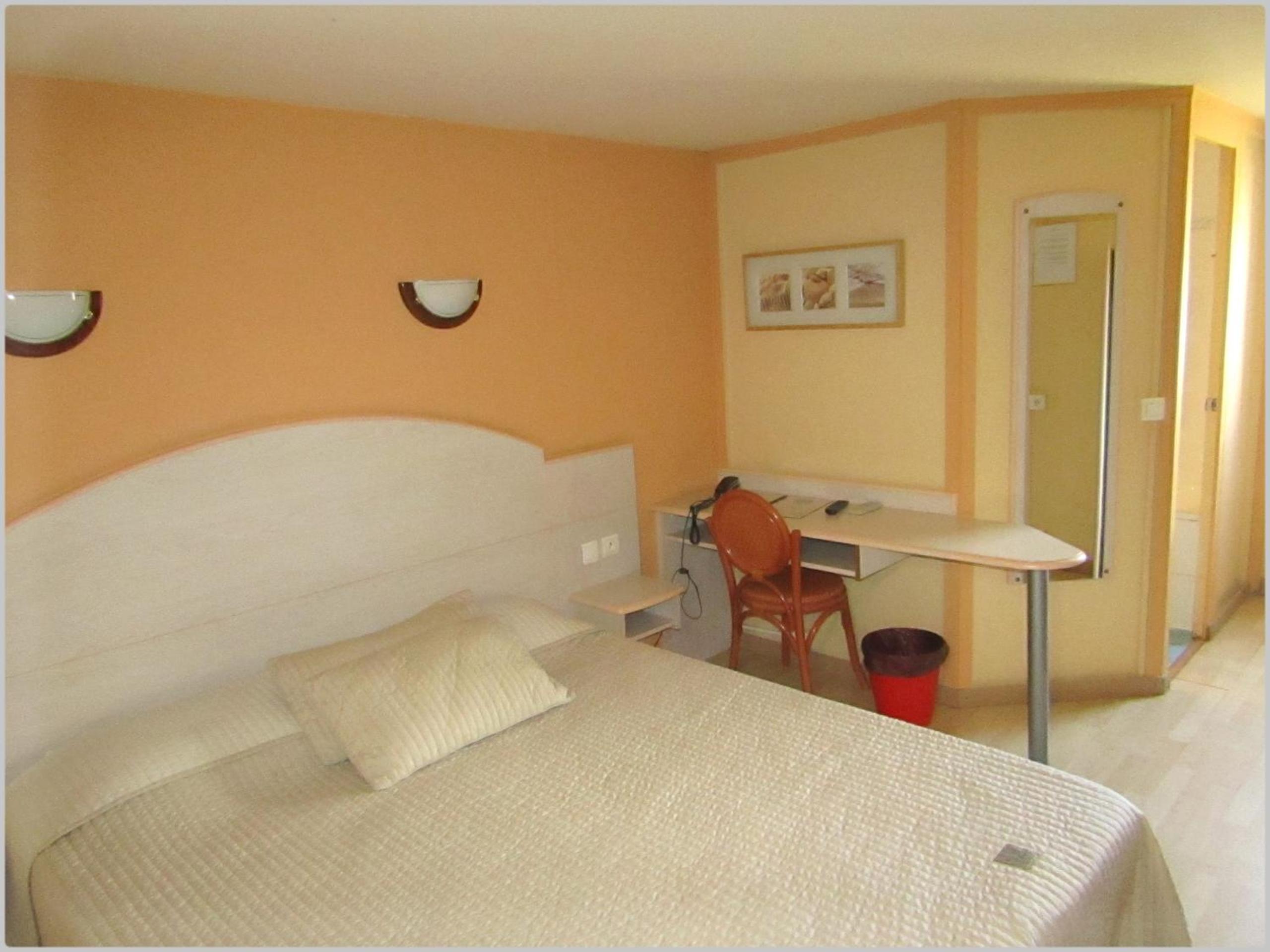Double Room - Photo 12