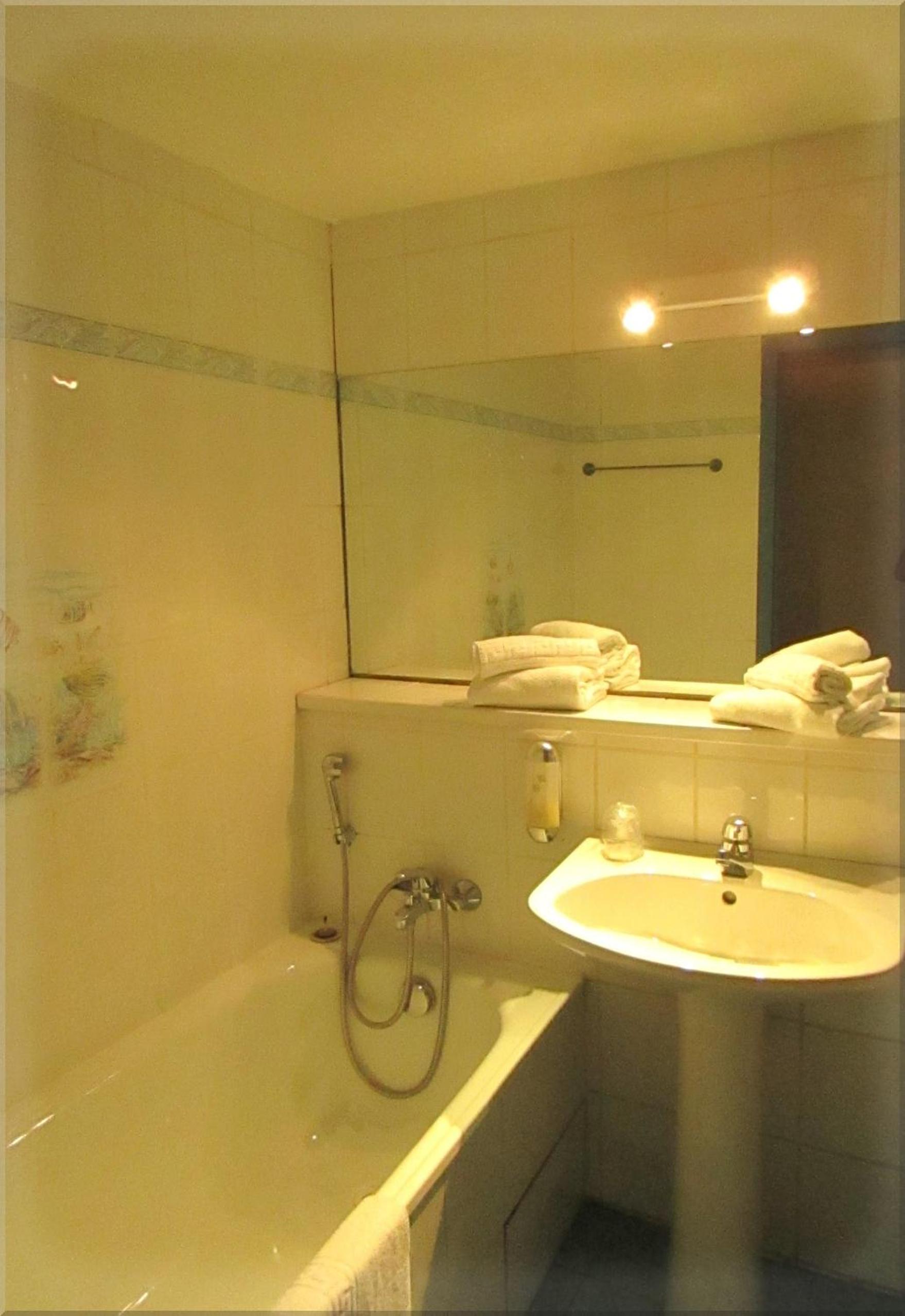 Double Room - Photo 11