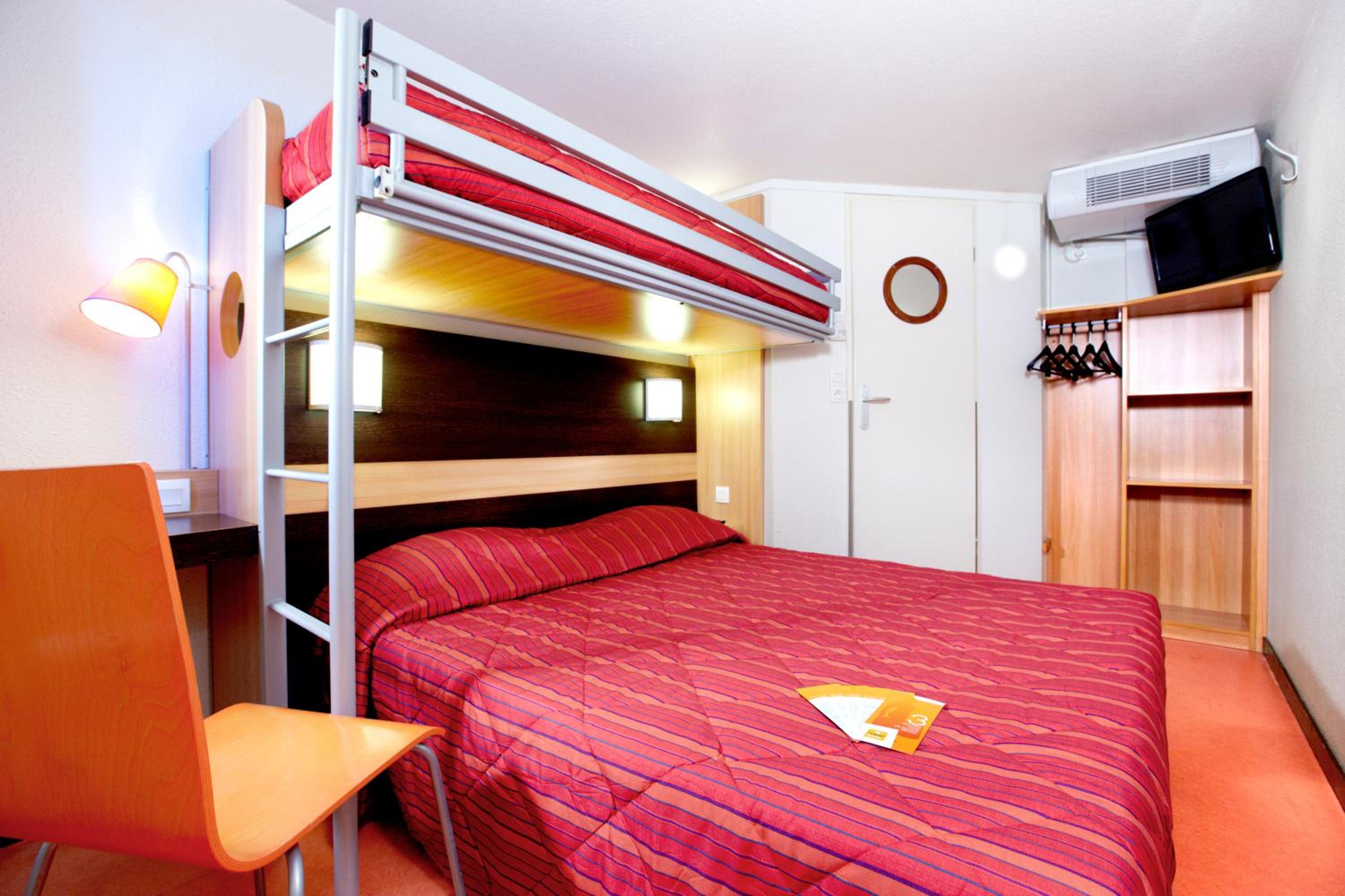 Triple Room (1 Double Bed + 1 Single Bed) - Photo 5