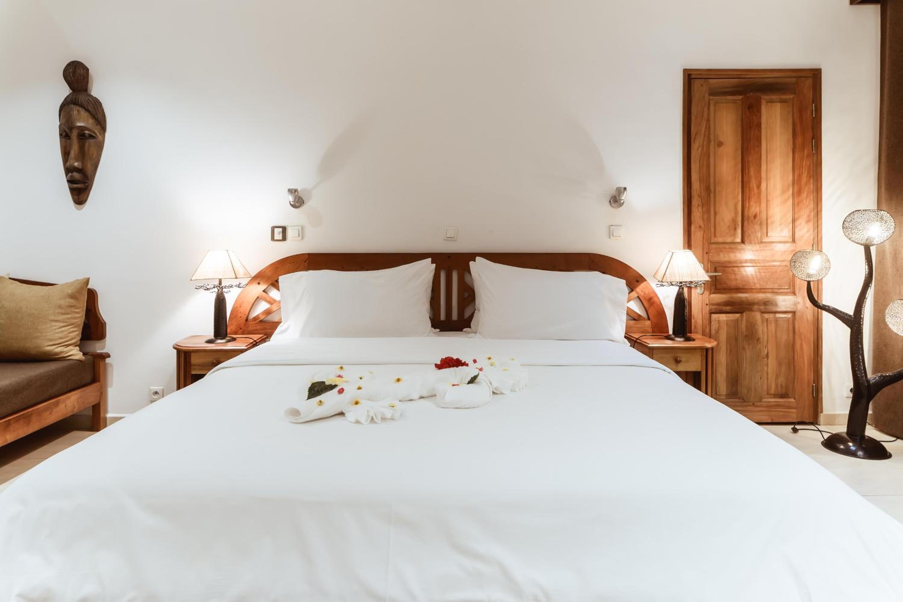 Double Room with Garden View - Photo 2
