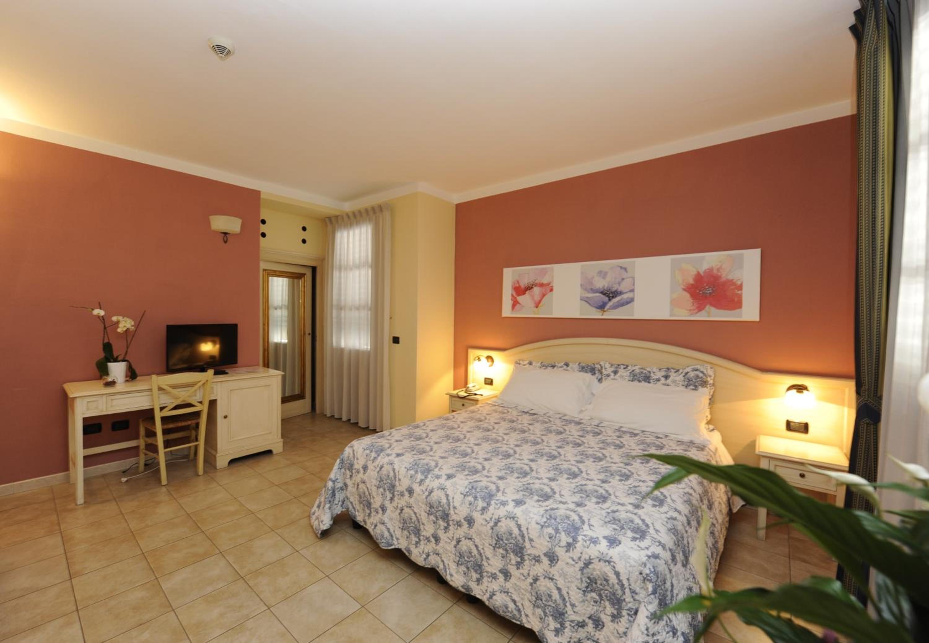 Double or Twin Room - Photo 5