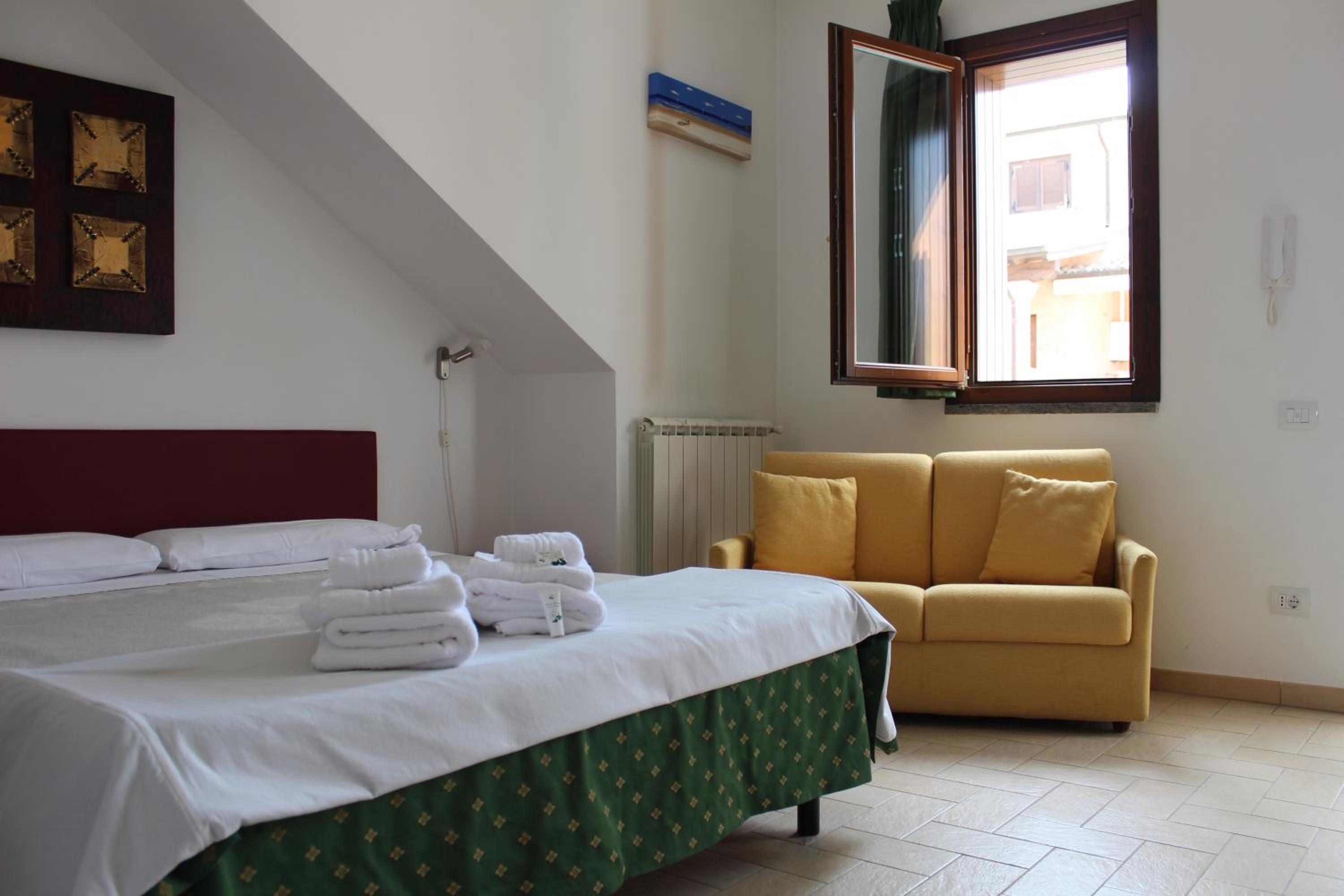 Studio Apartment photo 1
