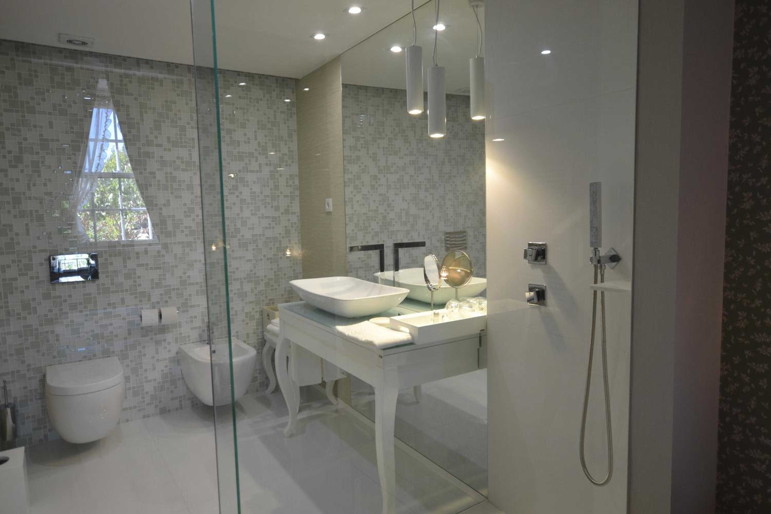 Standard Double or Twin Room - Photo 2