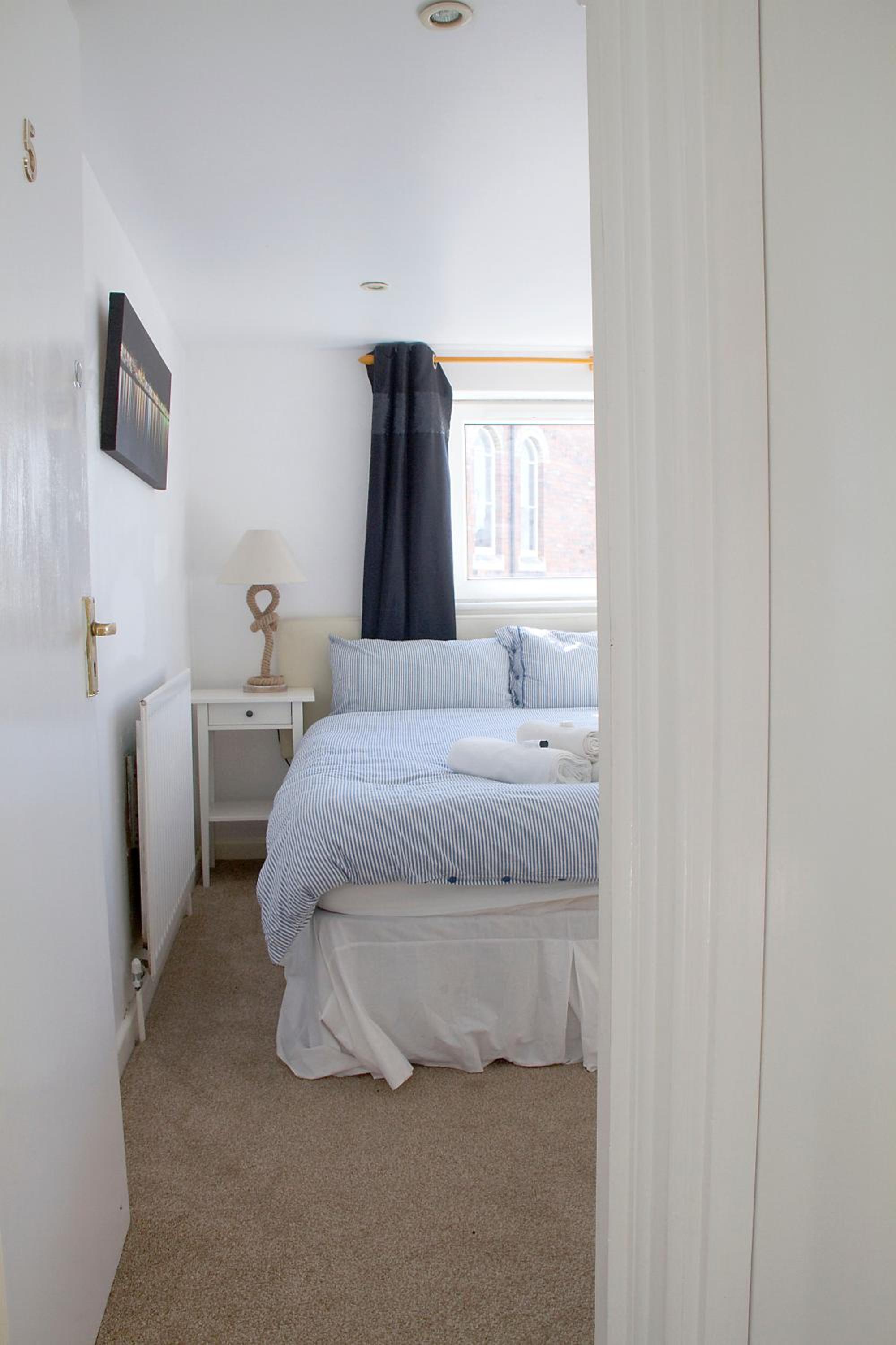 Small Double Room - Photo 15