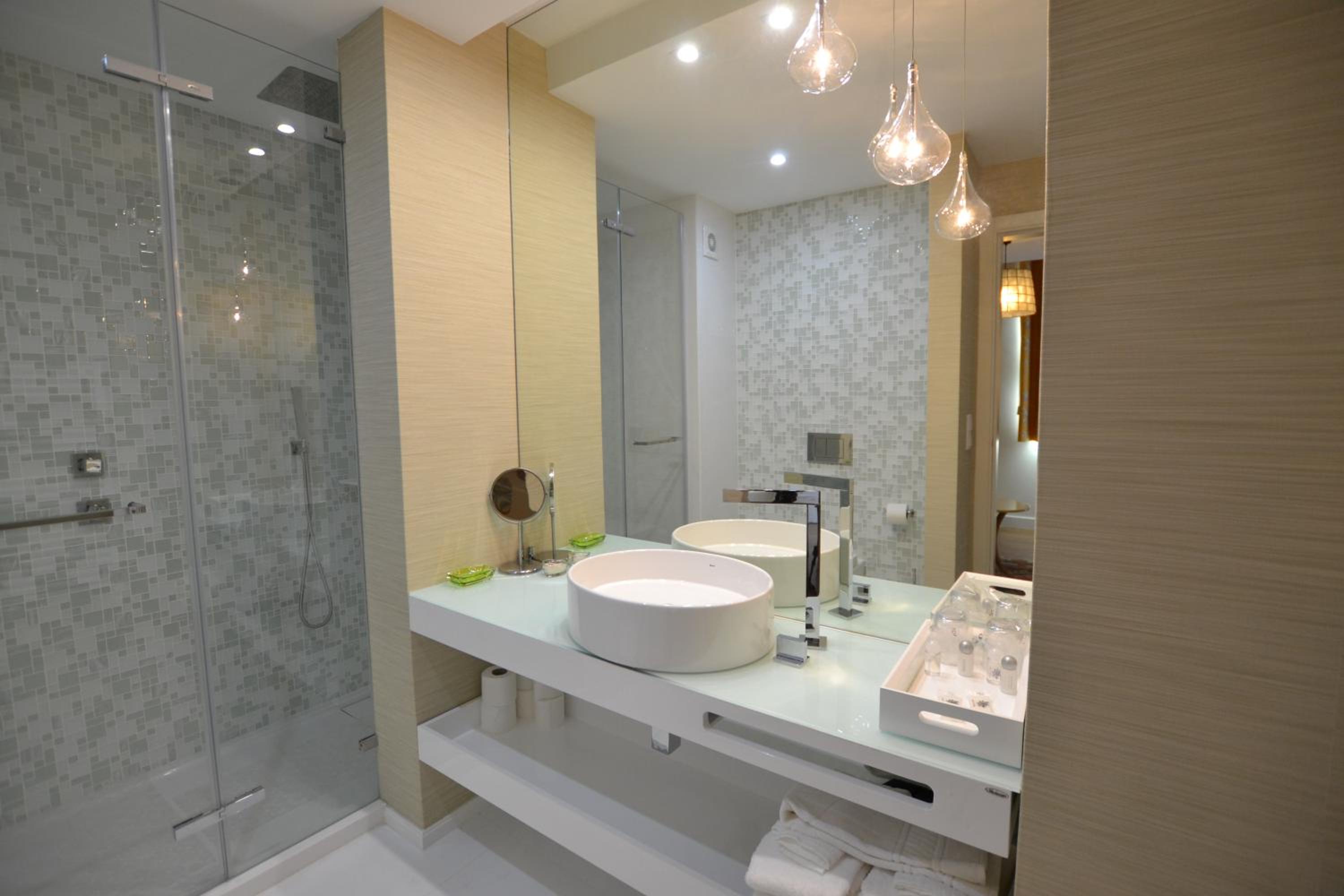 Suite - Photo 3