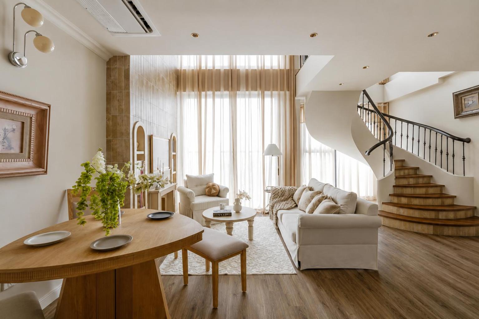Three-Bedroom Apartment with Balcony