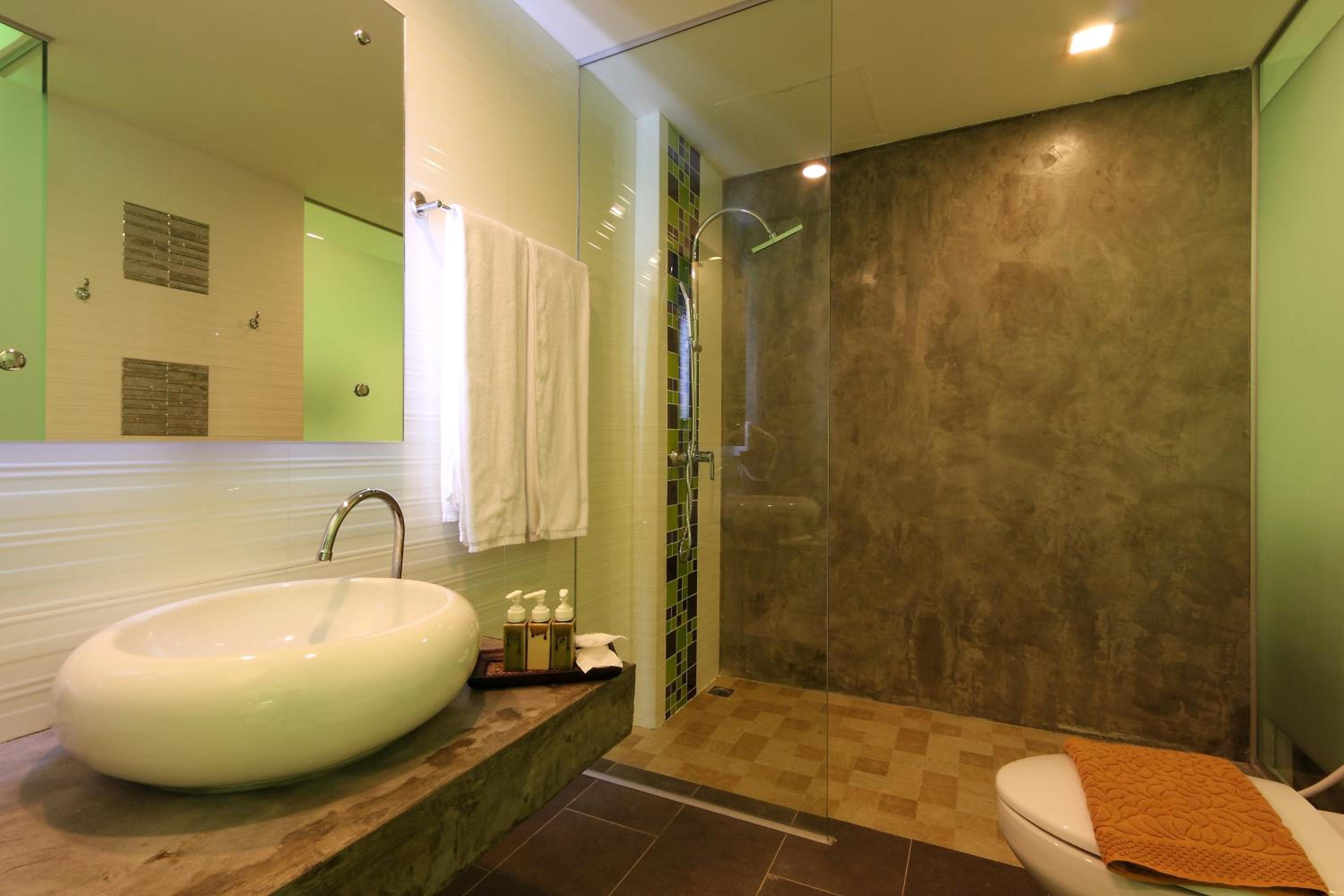 Deluxe Double Room with Balcony  - Photo 6
