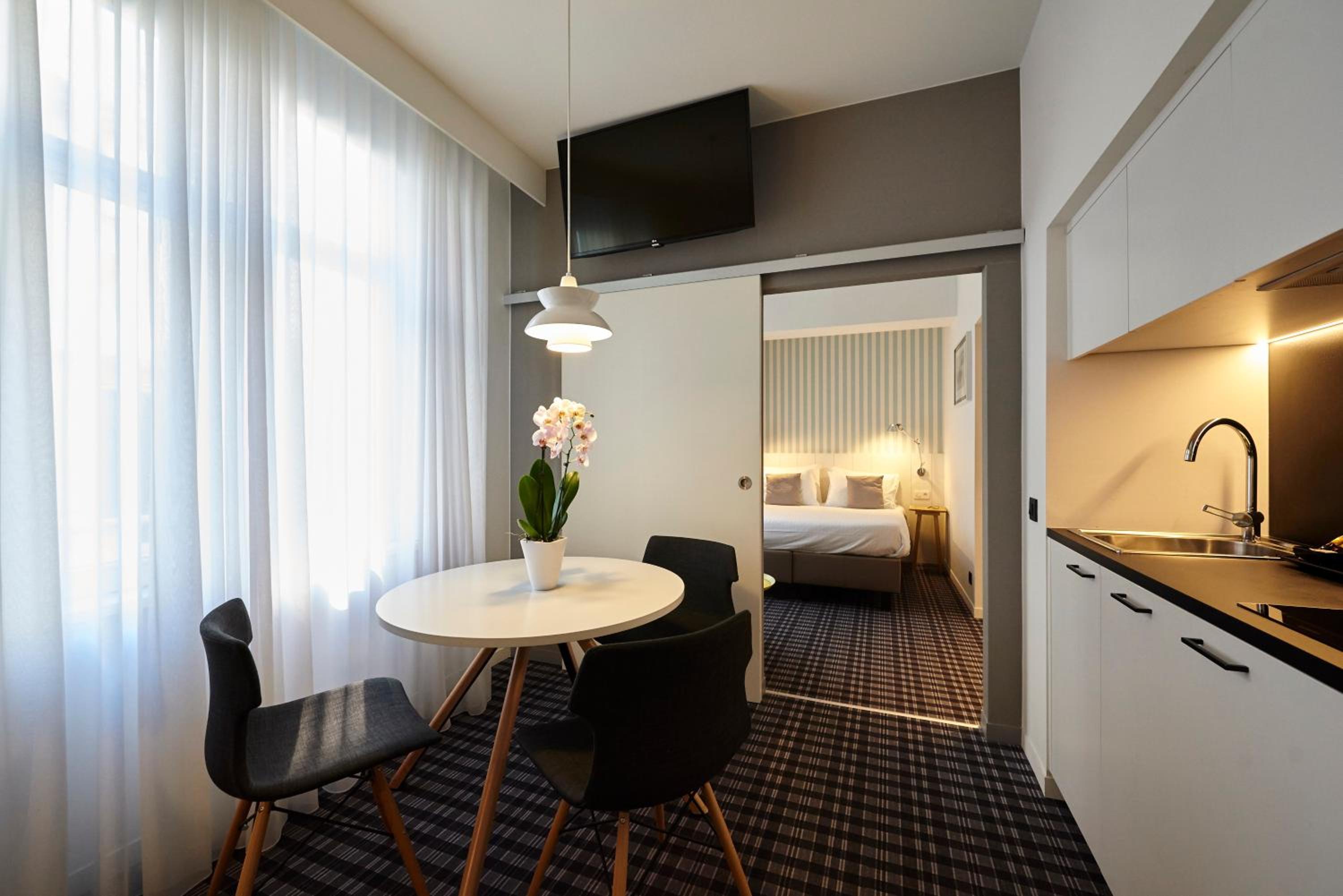 One-Bedroom Apartment