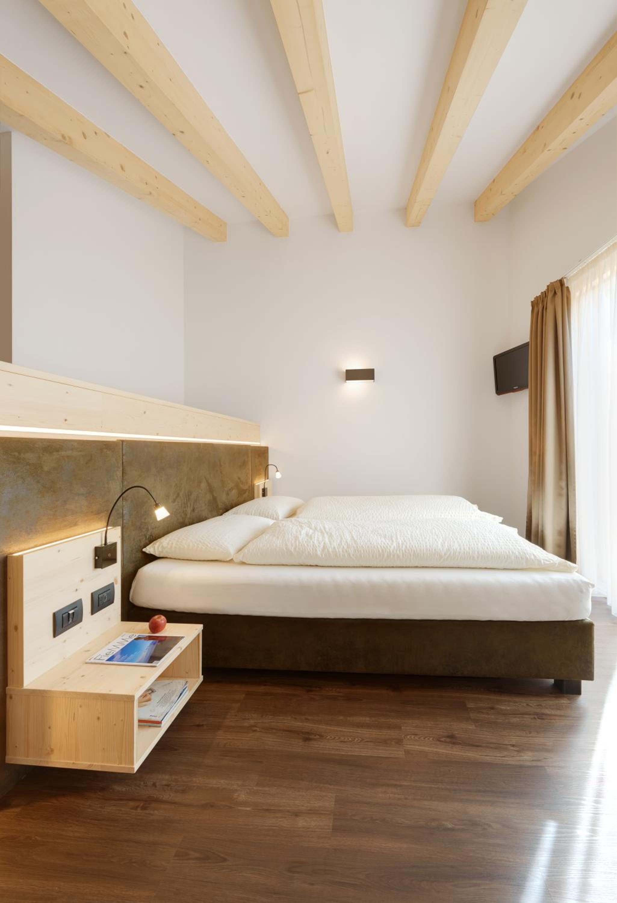 King Suite with Balcony photo 2