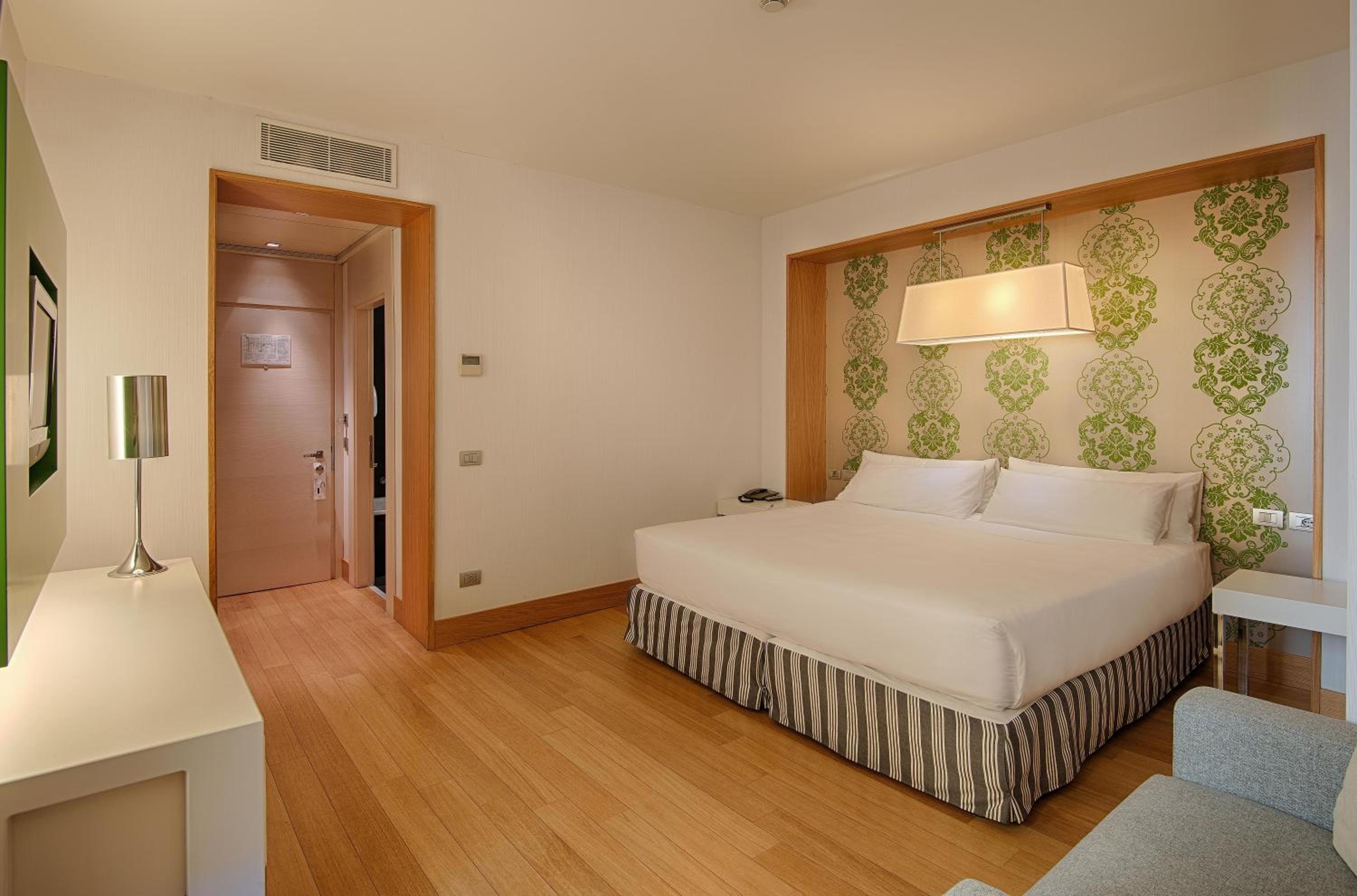 Superior Room with Extra Bed photo 3